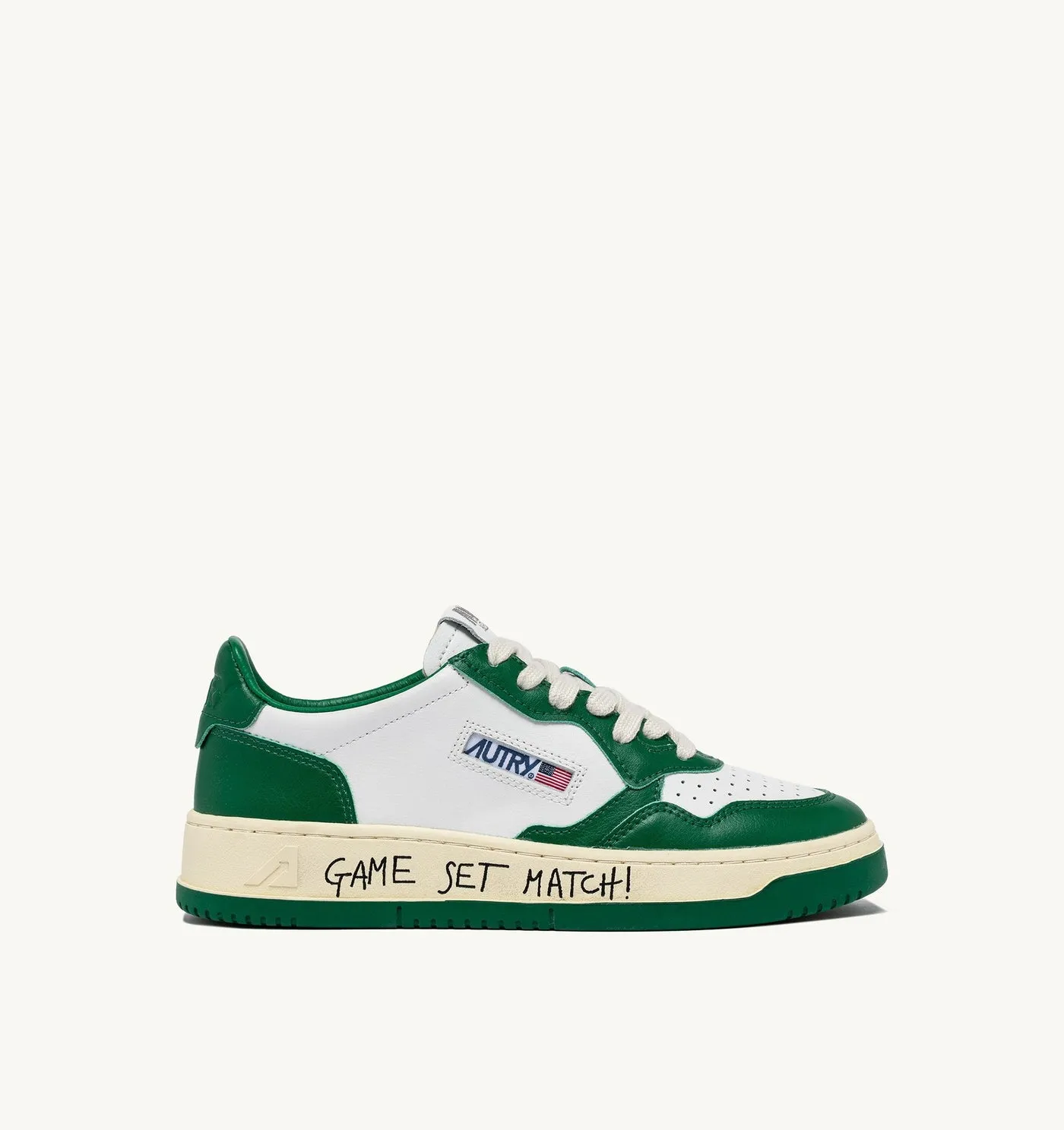 MEDALIST LOW IN PELLE BIANCA E AMAZON CON LETTERING