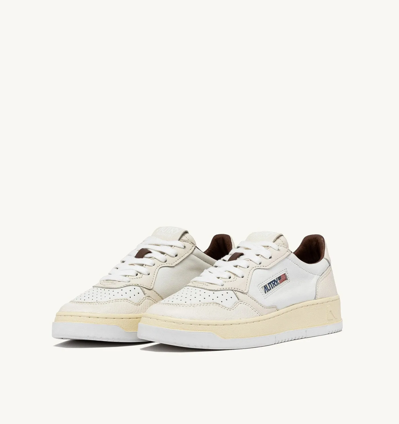 MEDALIST LOW IN PELLE BIANCA E NAPPA CHIARA