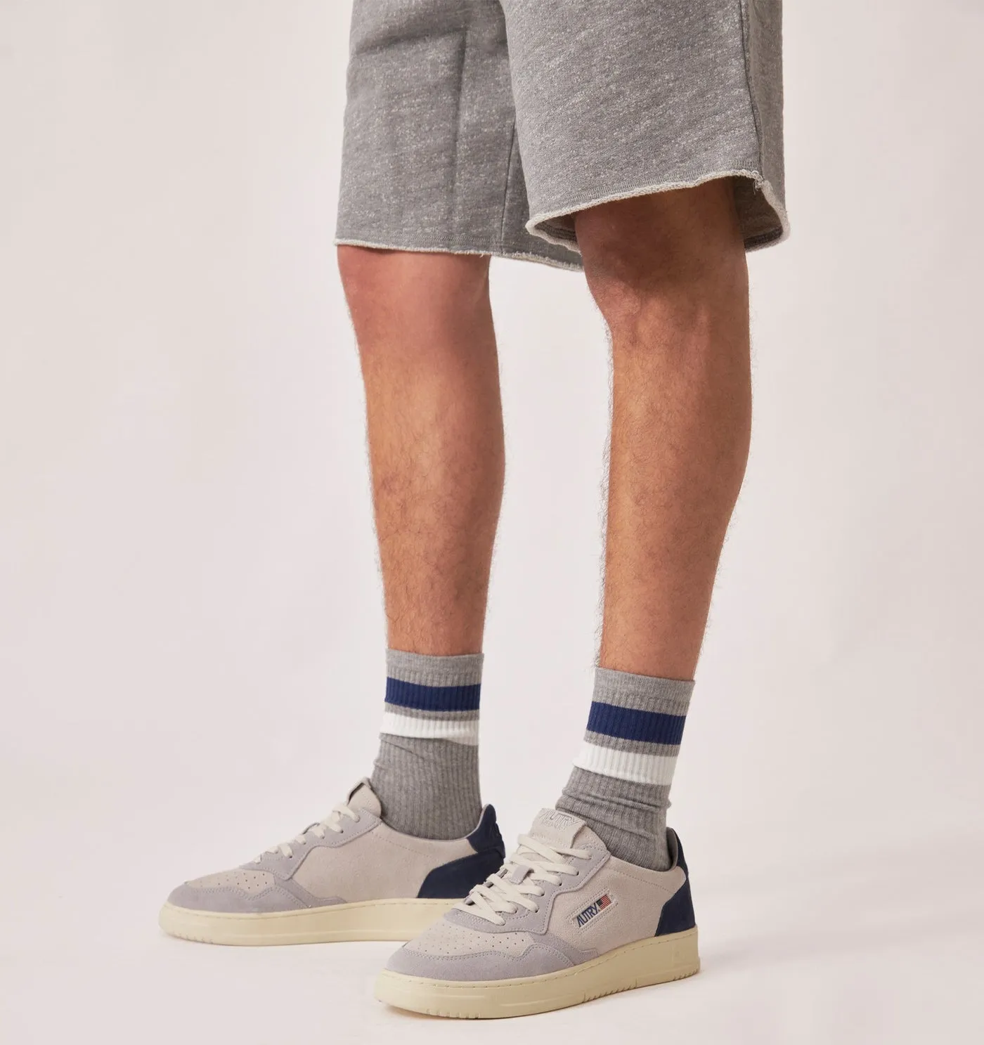 MEDALIST LOW IN SUEDE LOFT GRAY E SPACE BLUE