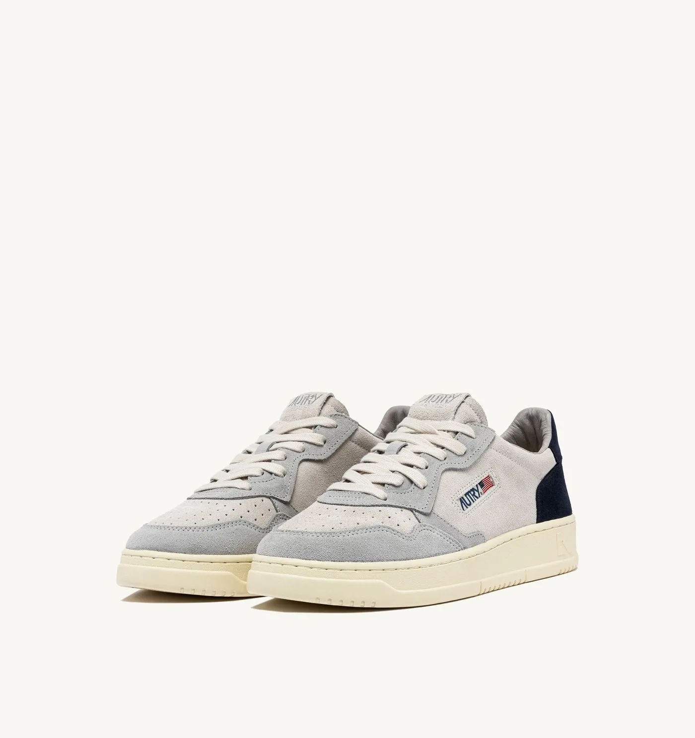 MEDALIST LOW IN SUEDE LOFT GRAY E SPACE BLUE