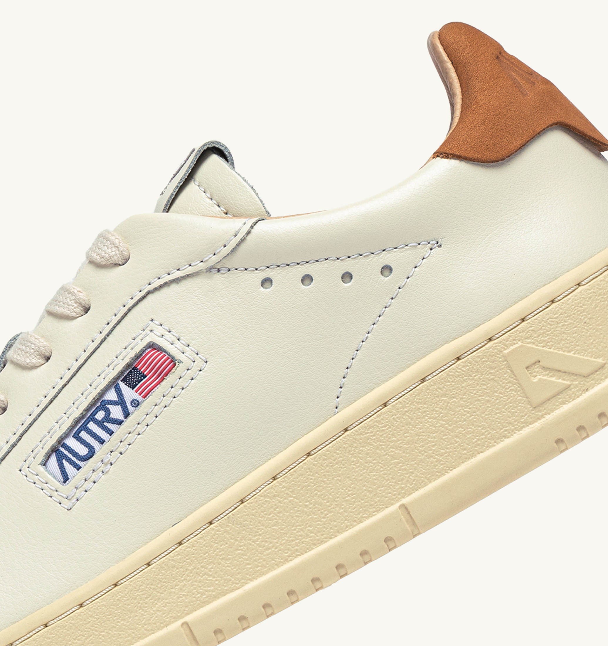 SNEAKERS DALLAS LOW IN PELLE MARSHMALLOW E BROWN SUGAR