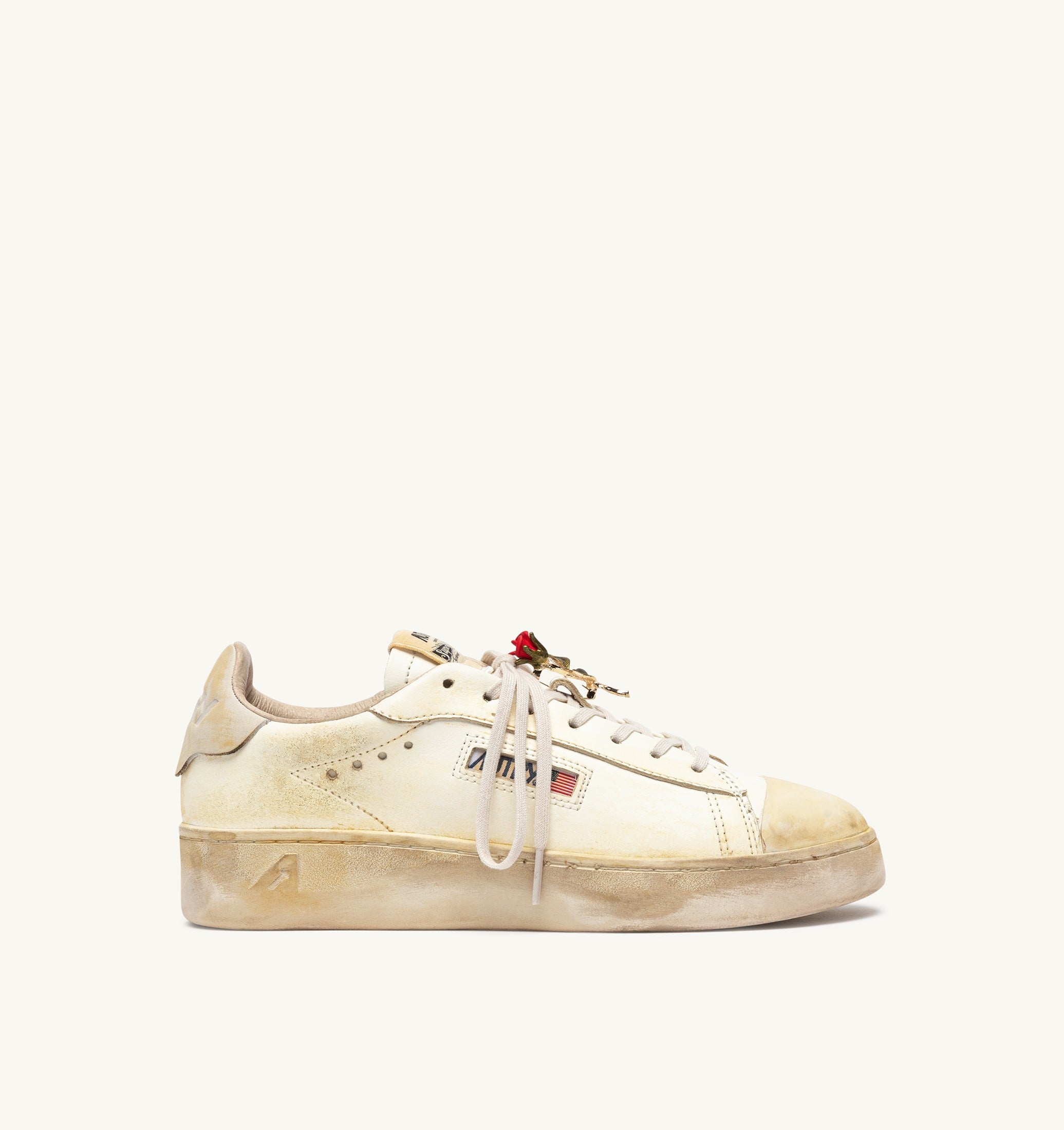 SNEAKERS DALLAS LOW SUPER VINTAGE IN PELLE MARSHMALLOW CON CHARM