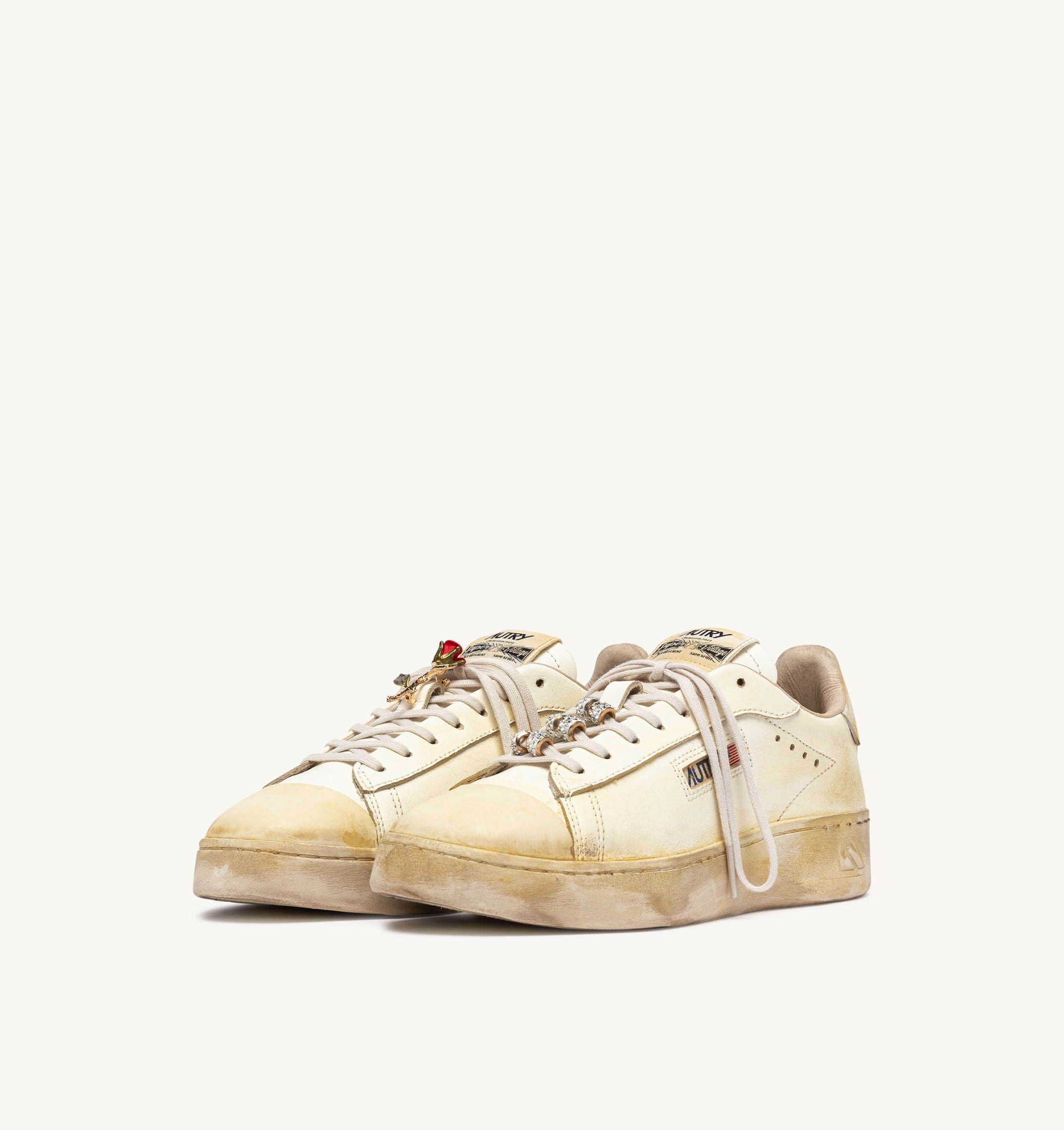 SNEAKERS DALLAS LOW SUPER VINTAGE IN PELLE MARSHMALLOW CON CHARM