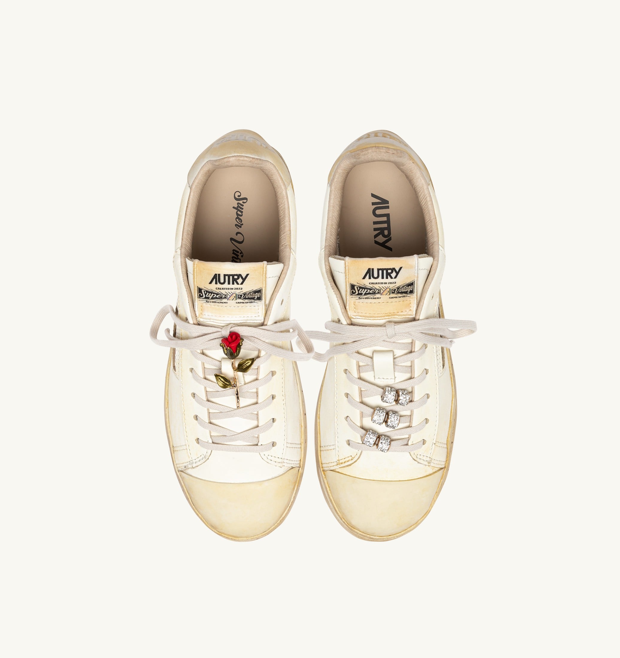 SNEAKERS DALLAS LOW SUPER VINTAGE IN PELLE MARSHMALLOW CON CHARM