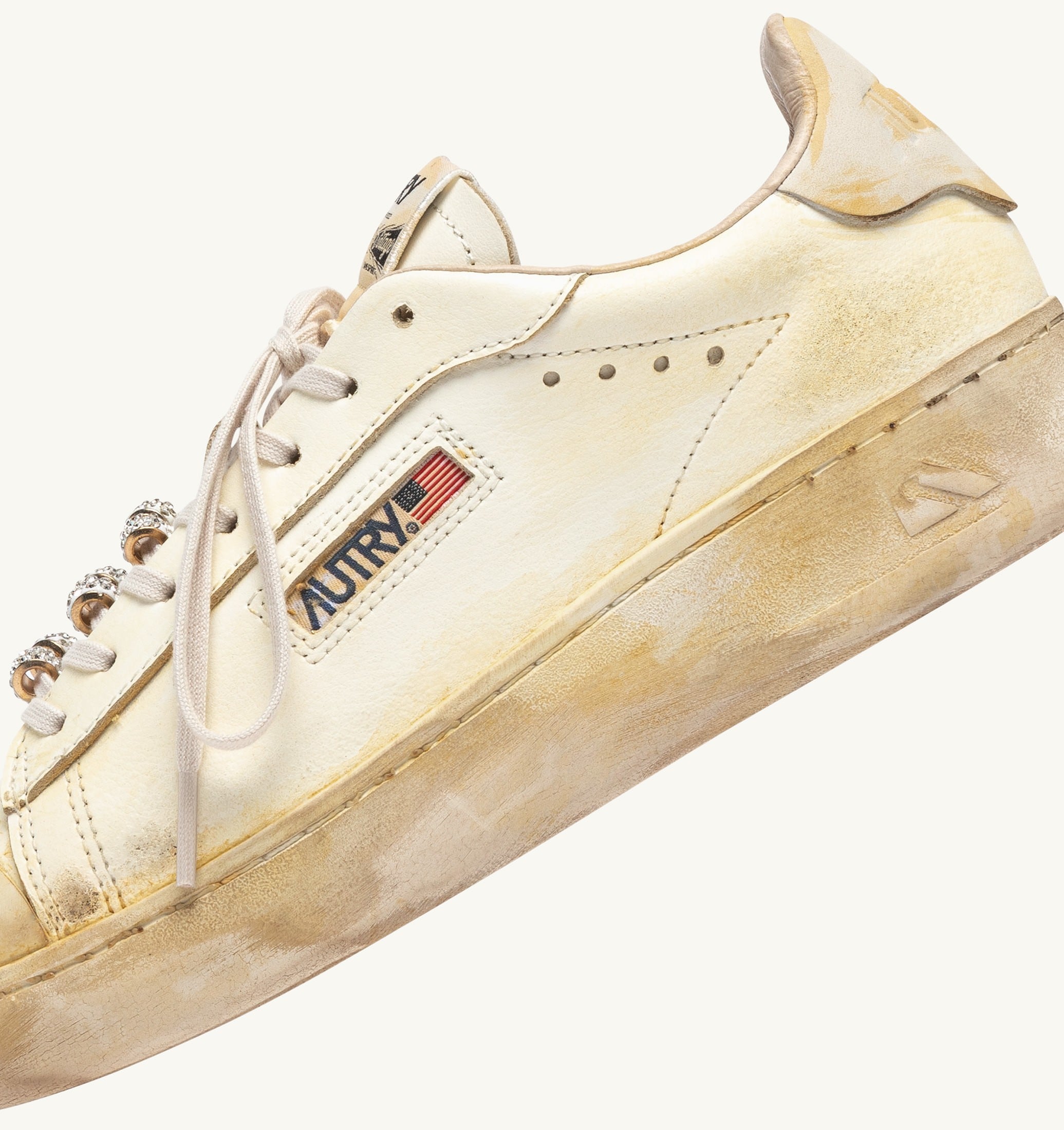 SNEAKERS DALLAS LOW SUPER VINTAGE IN PELLE MARSHMALLOW CON CHARM