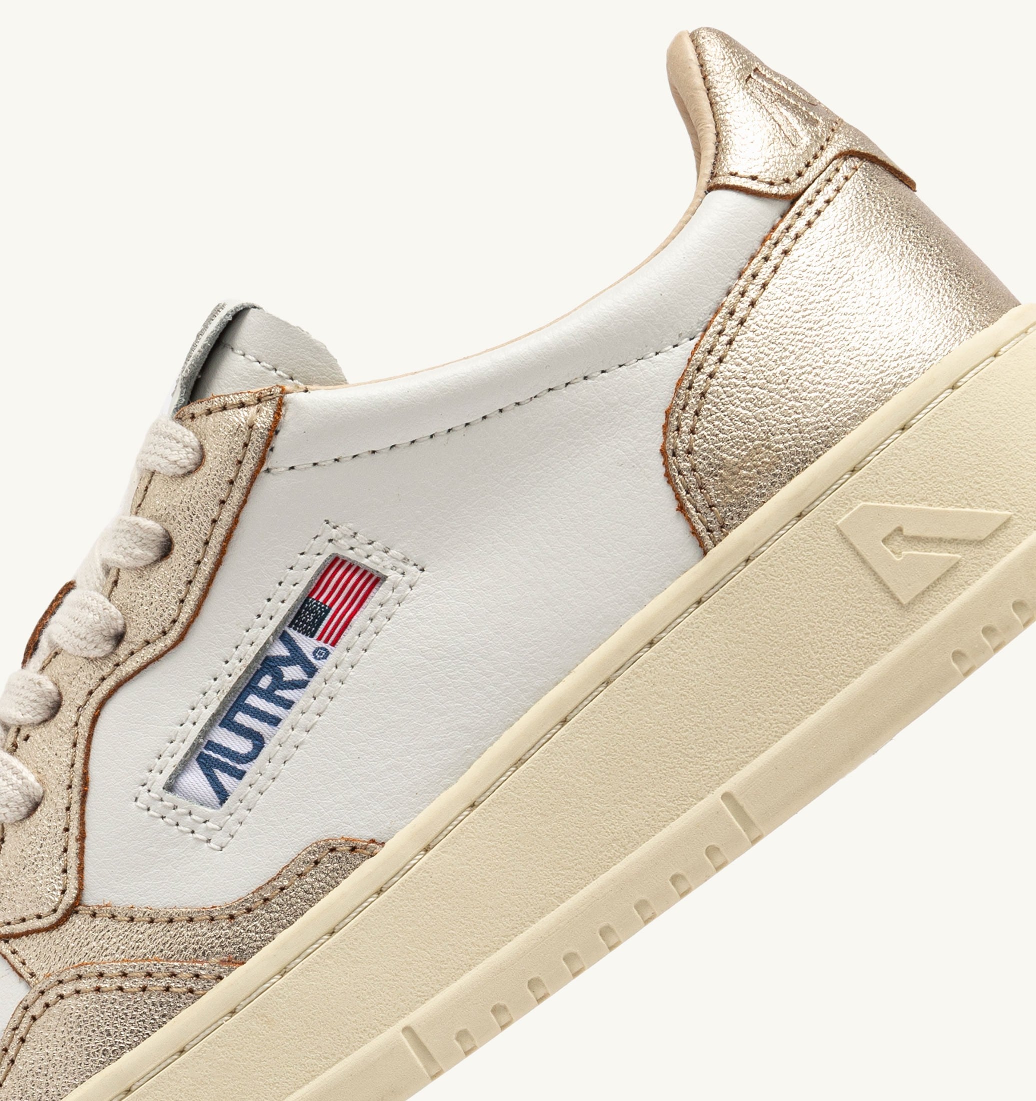 SNEAKERS MEDALIST LOW BICOLOR IN PELLE BIANCA E METALLIZZATA PLATINO