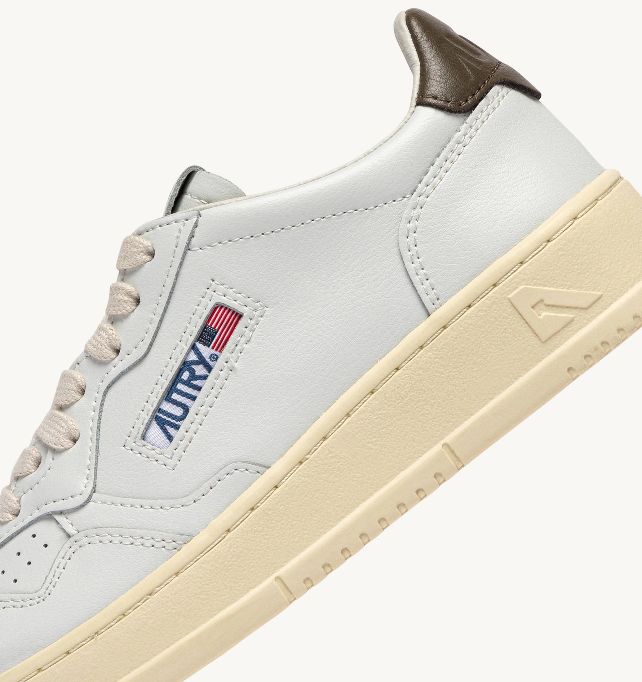 SNEAKERS MEDALIST LOW IN PELLE BIANCA E CHOCOLATE