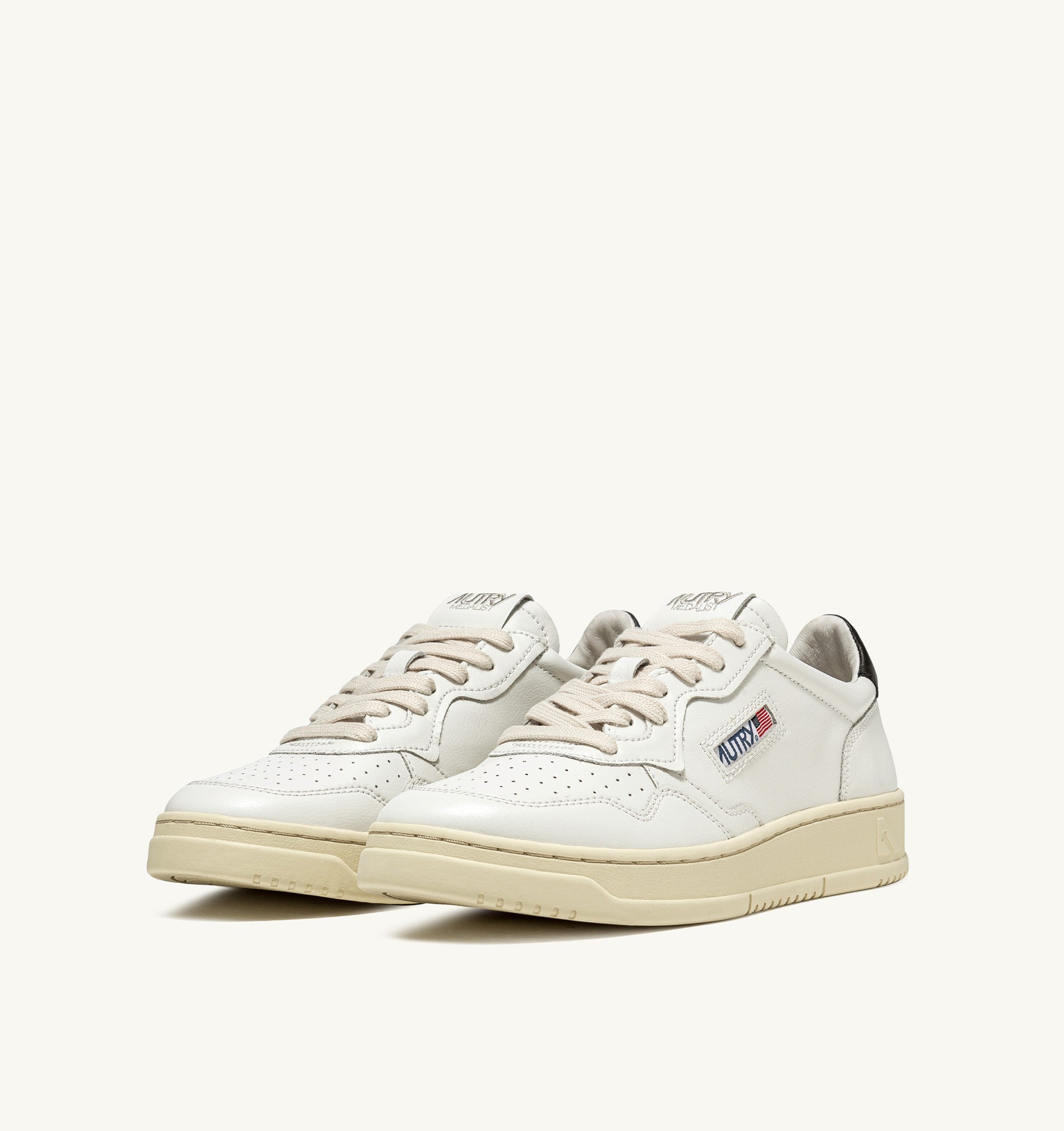 SNEAKERS MEDALIST LOW IN PELLE BIANCA E NERA
