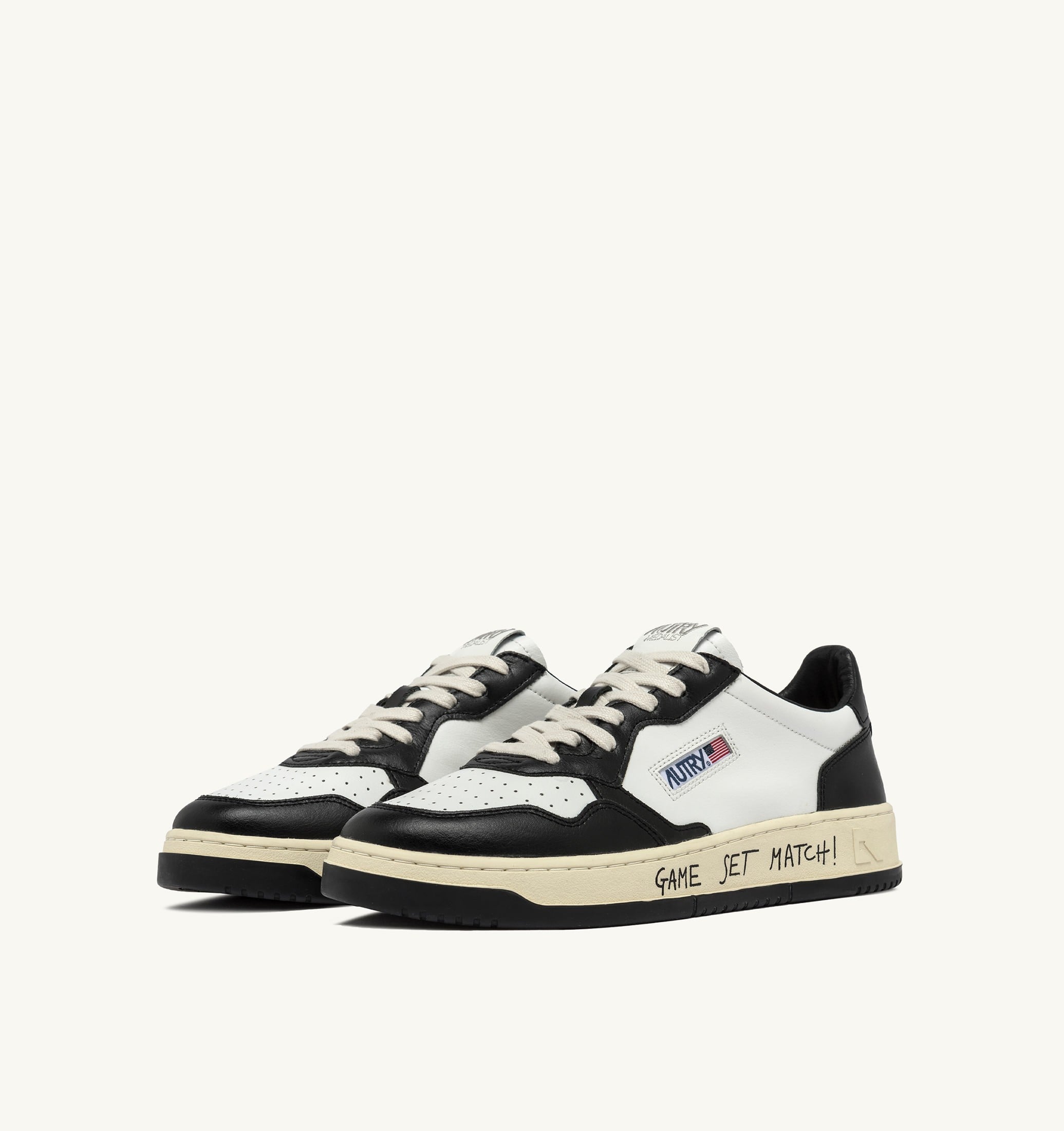 SNEAKERS MEDALIST LOW IN PELLE BIANCA E NERA CON LETTERING