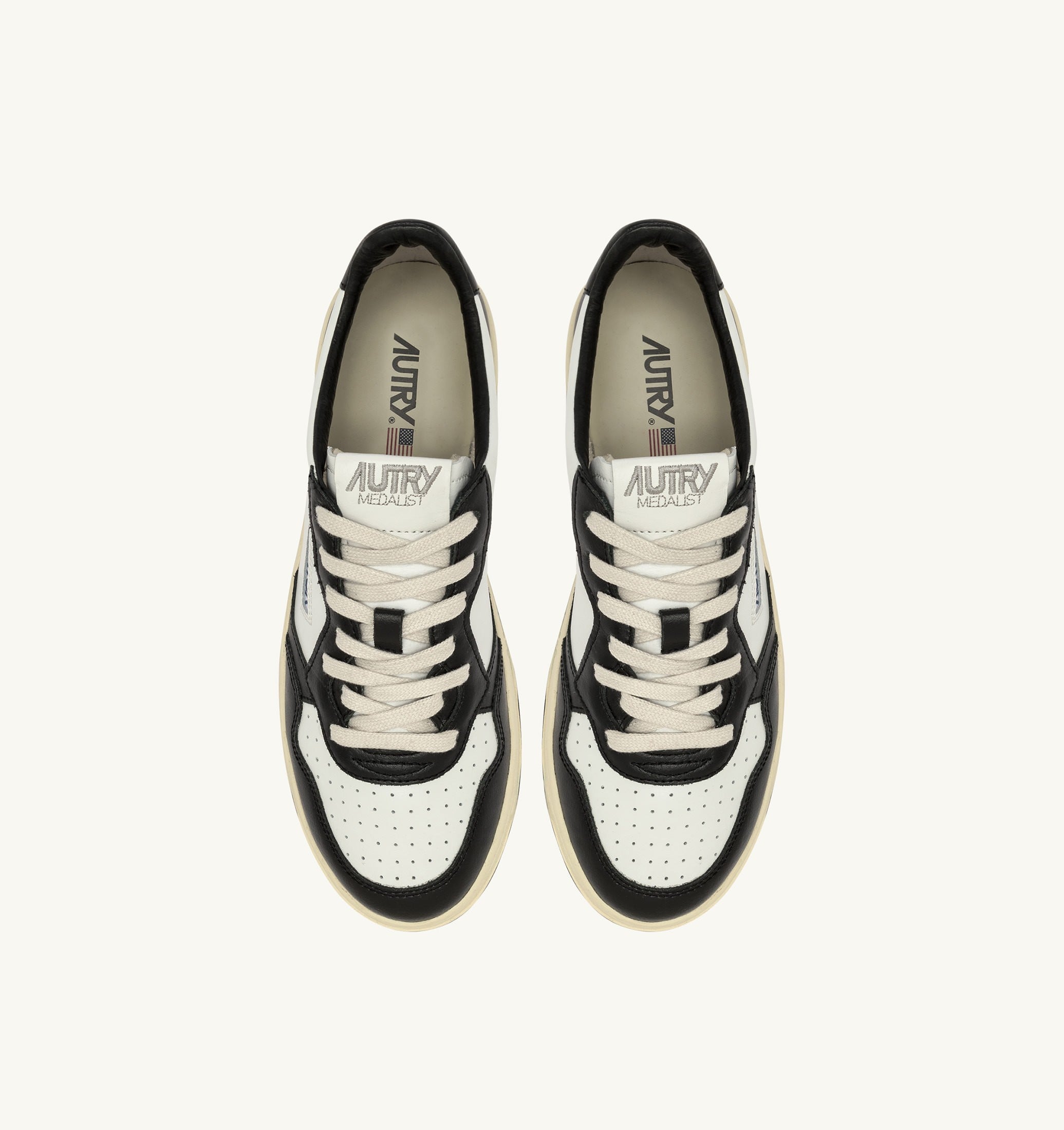 SNEAKERS MEDALIST LOW IN PELLE BIANCA E NERA CON LETTERING