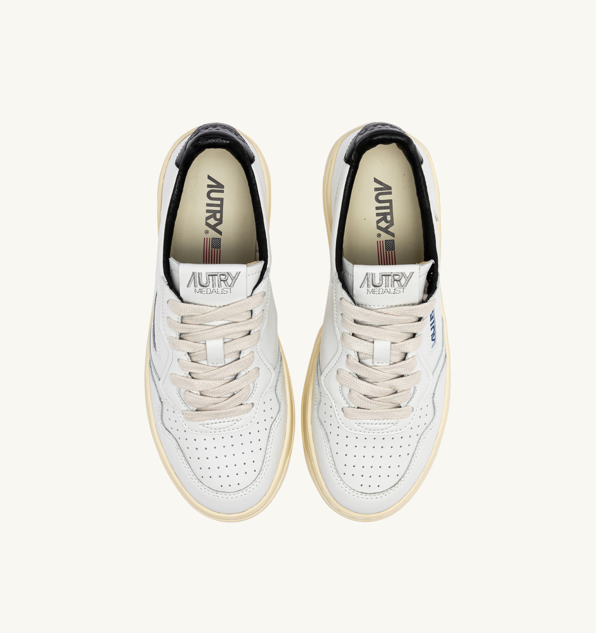 SNEAKERS MEDALIST LOW IN PELLE BIANCA E NERA CON LETTERING
