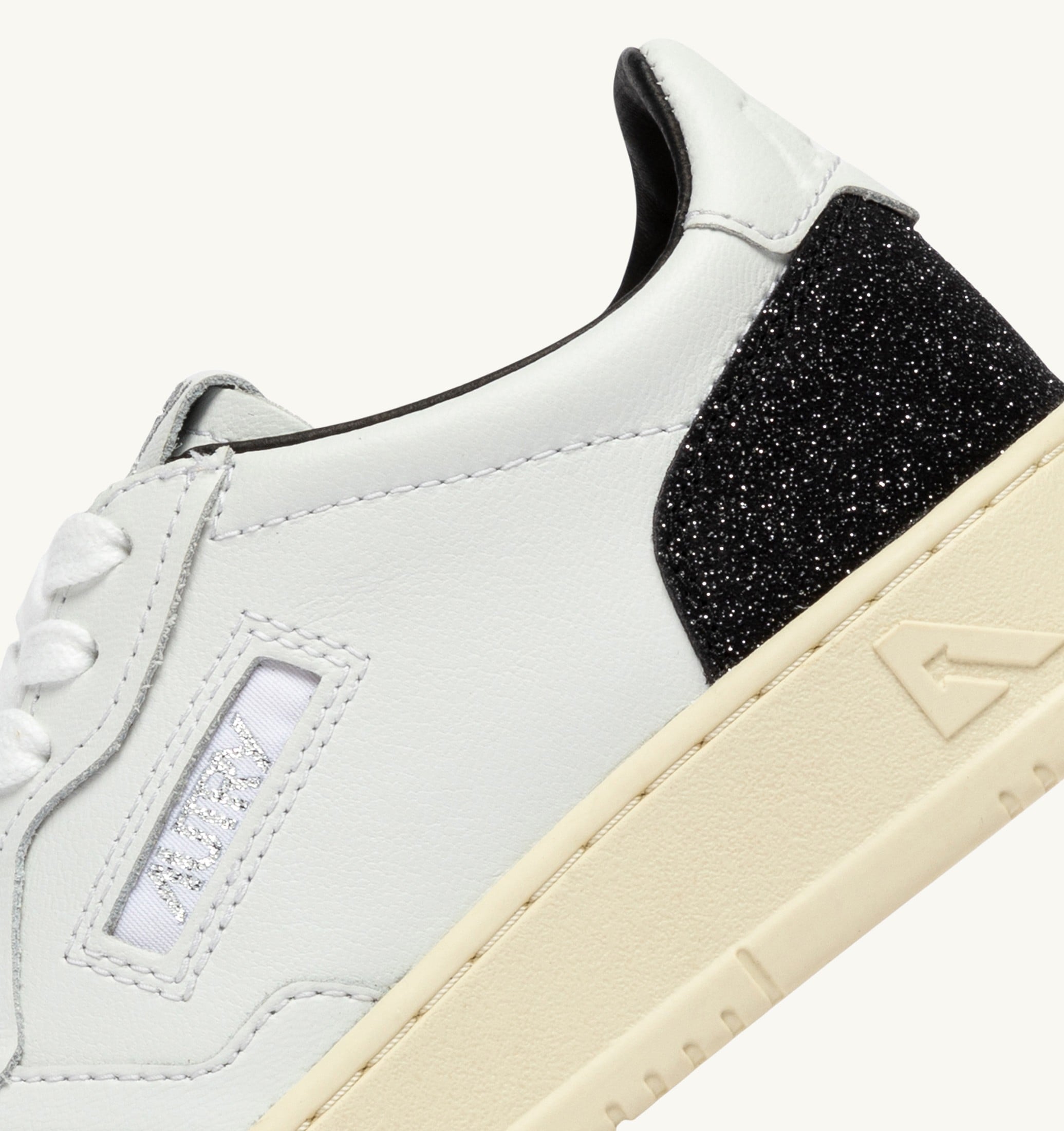 SNEAKERS MEDALIST LOW IN PELLE BIANCA E STARS OFF BLACK