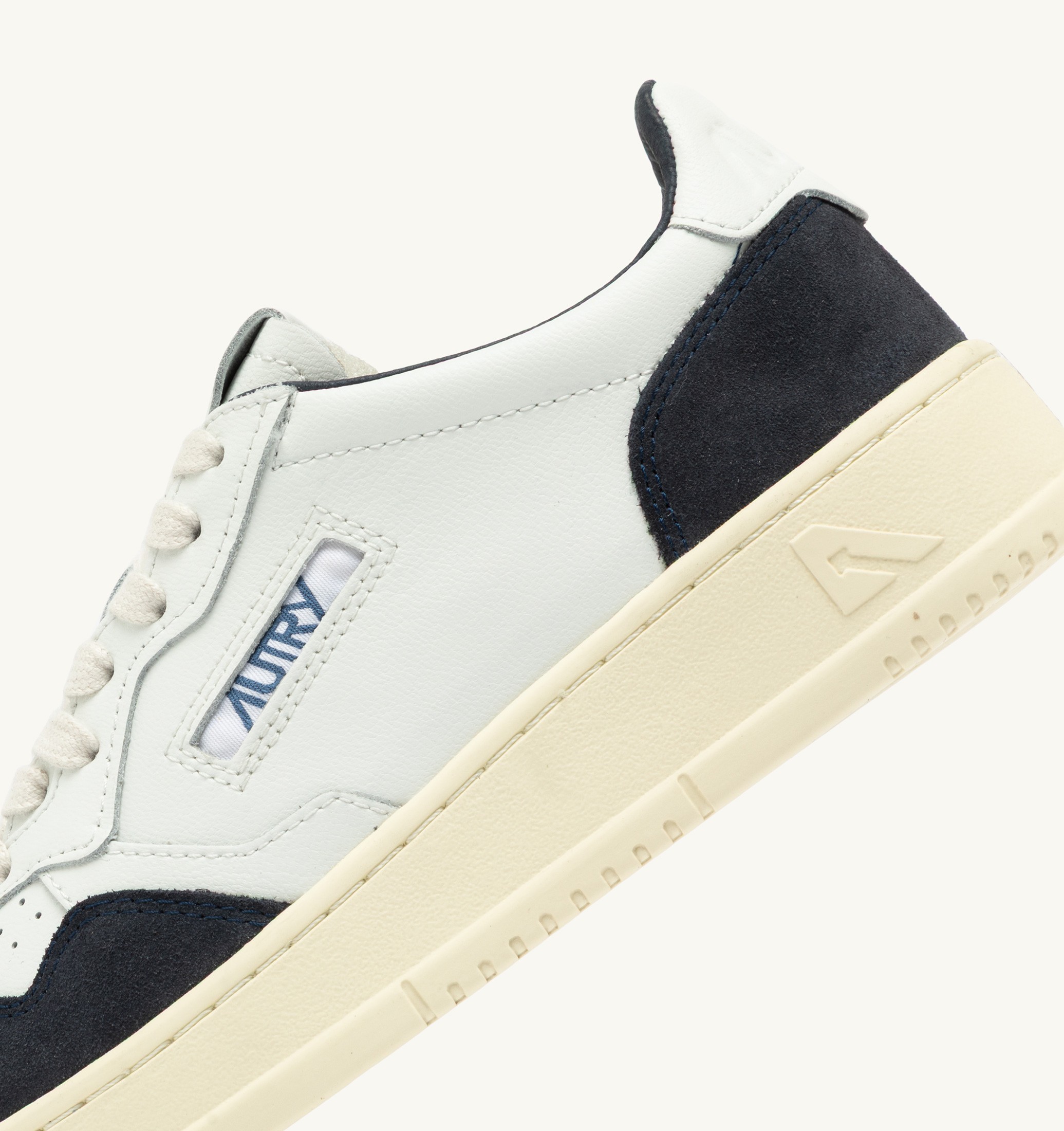 SNEAKERS MEDALIST LOW IN PELLE BIANCA E SUEDE OCEANO