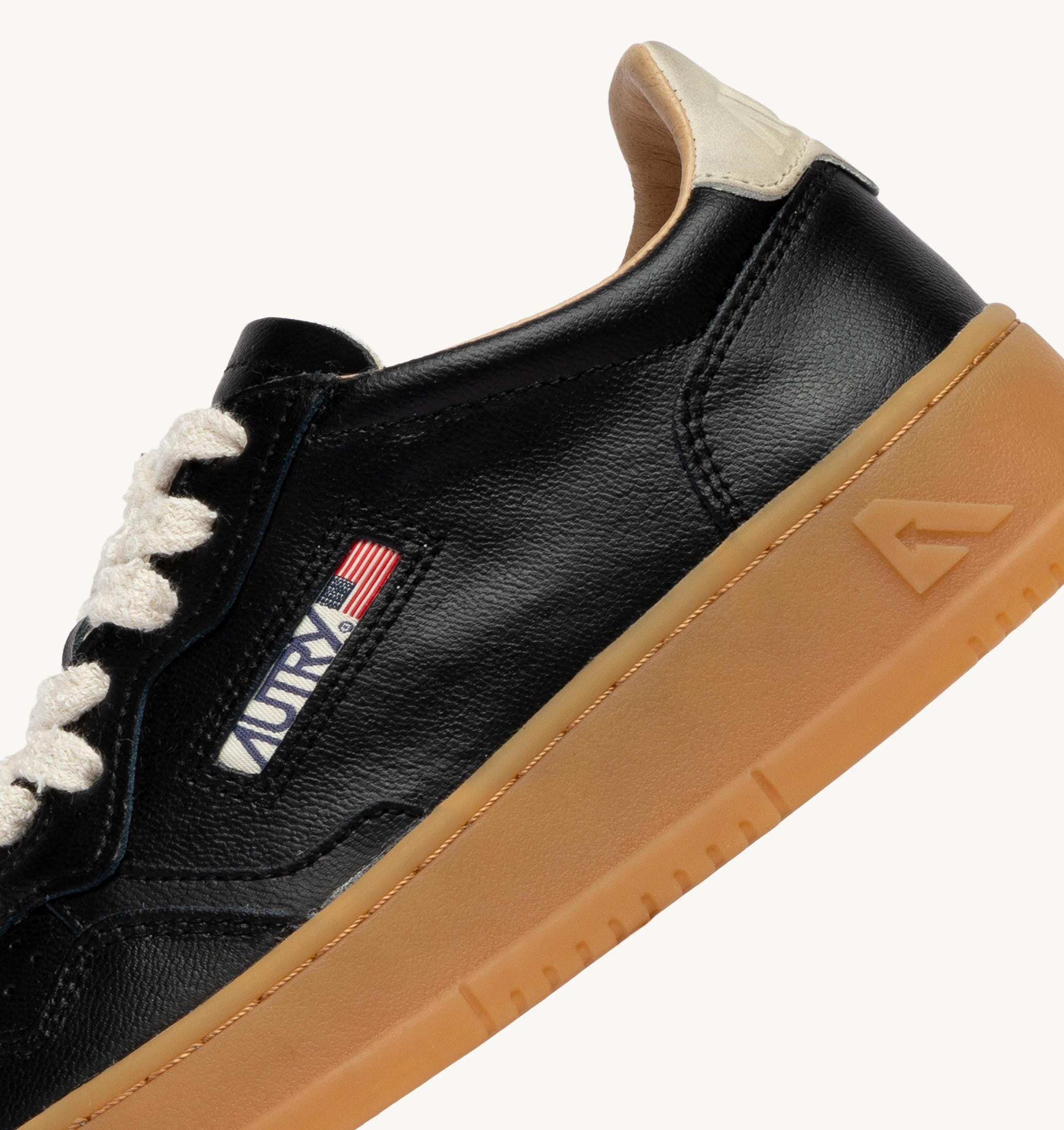 SNEAKERS MEDALIST LOW IN PELLE NERA E MARSHMALLOW