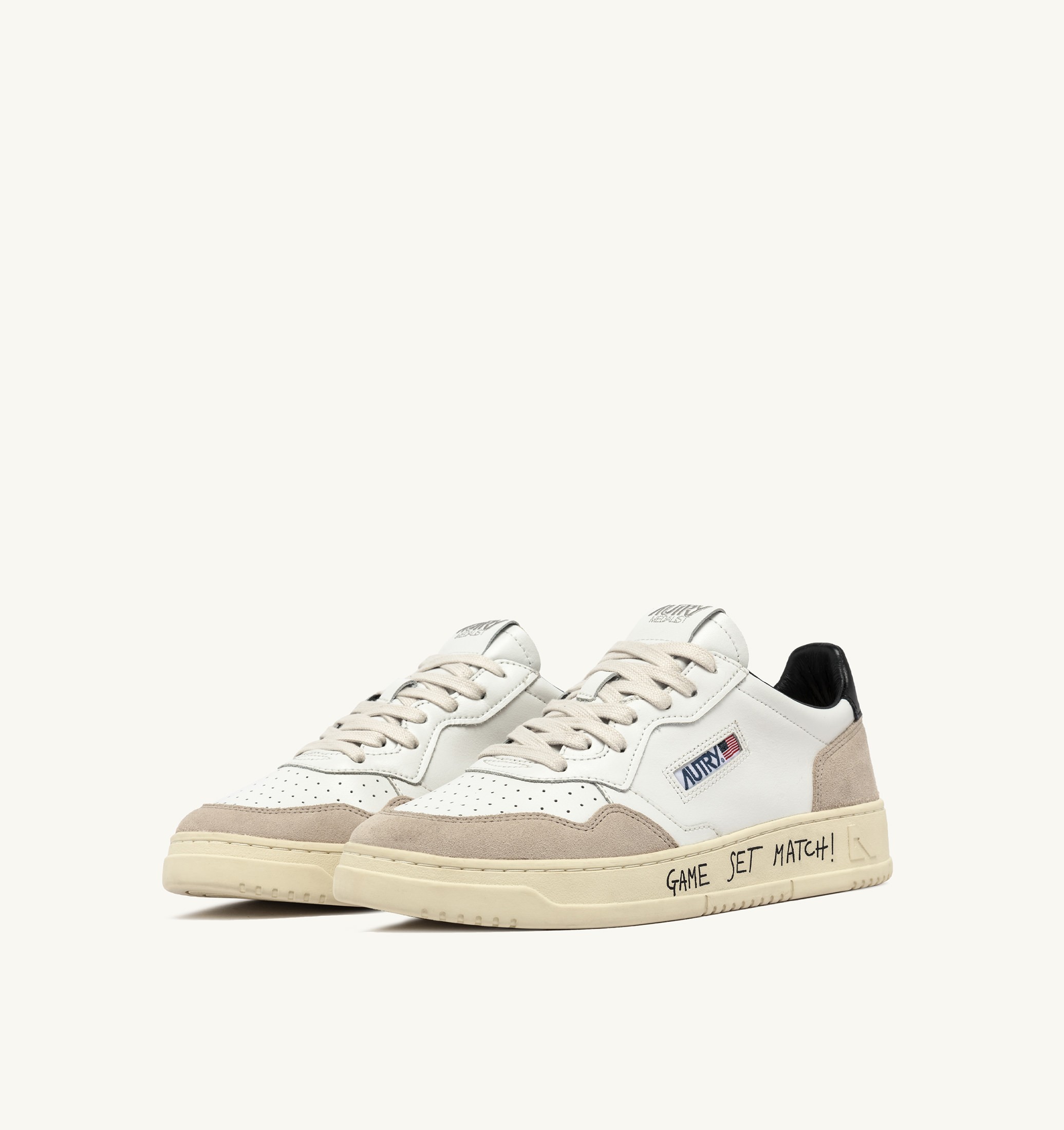 SNEAKERS MEDALIST LOW IN SUEDE E PELLE BIANCA E NERA CON LETTERING