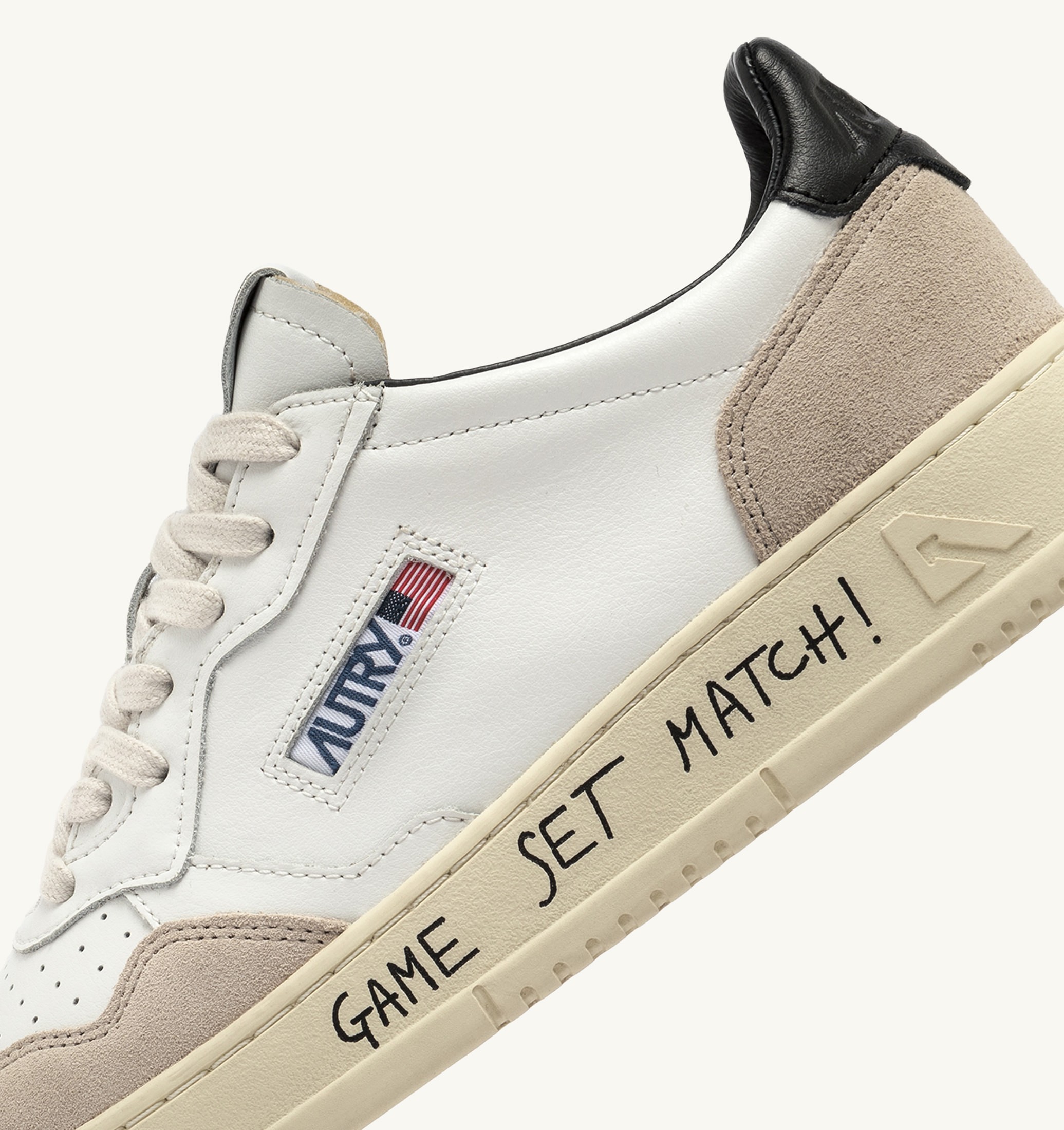 SNEAKERS MEDALIST LOW IN SUEDE E PELLE BIANCA E NERA CON LETTERING