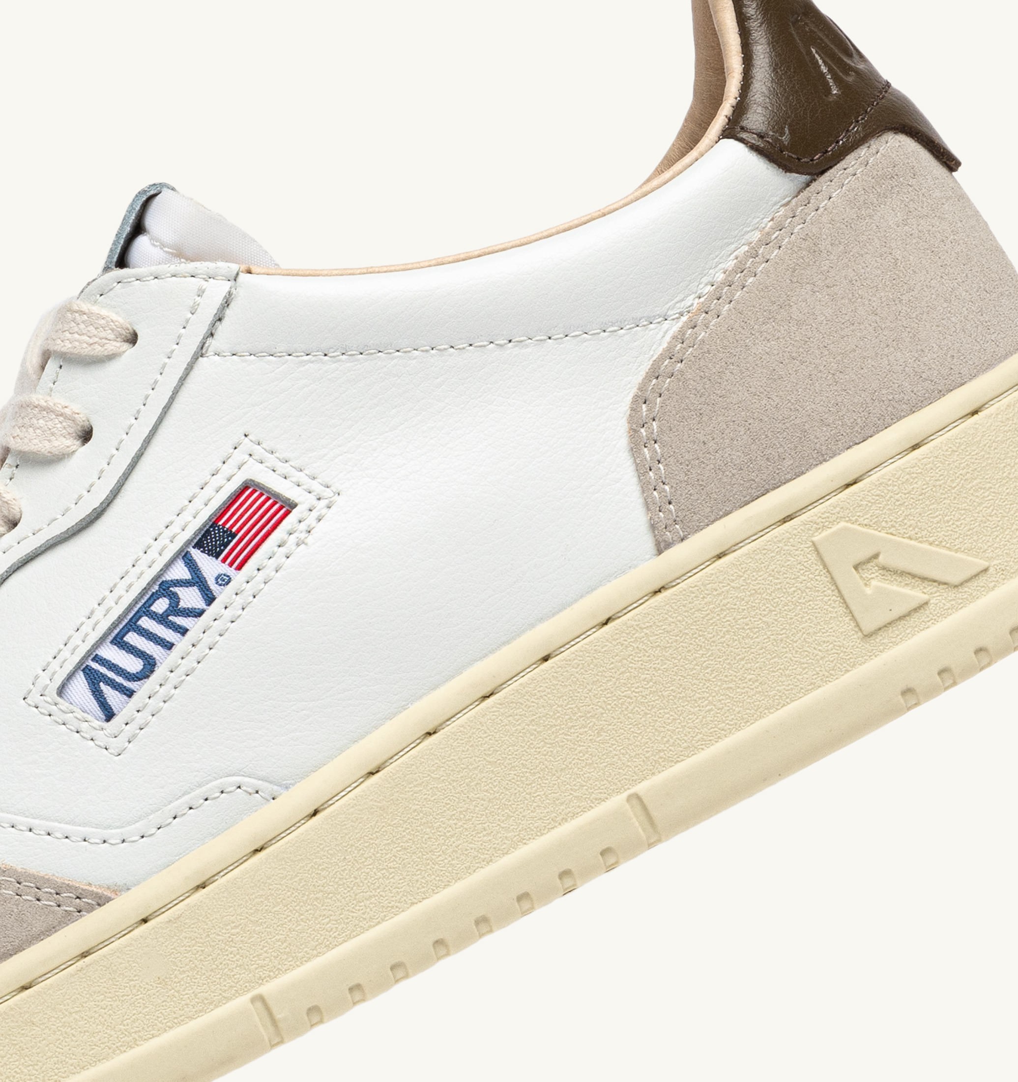 SNEAKERS MEDALIST LOW IN SUEDE E PELLE BIANCA E TEAK