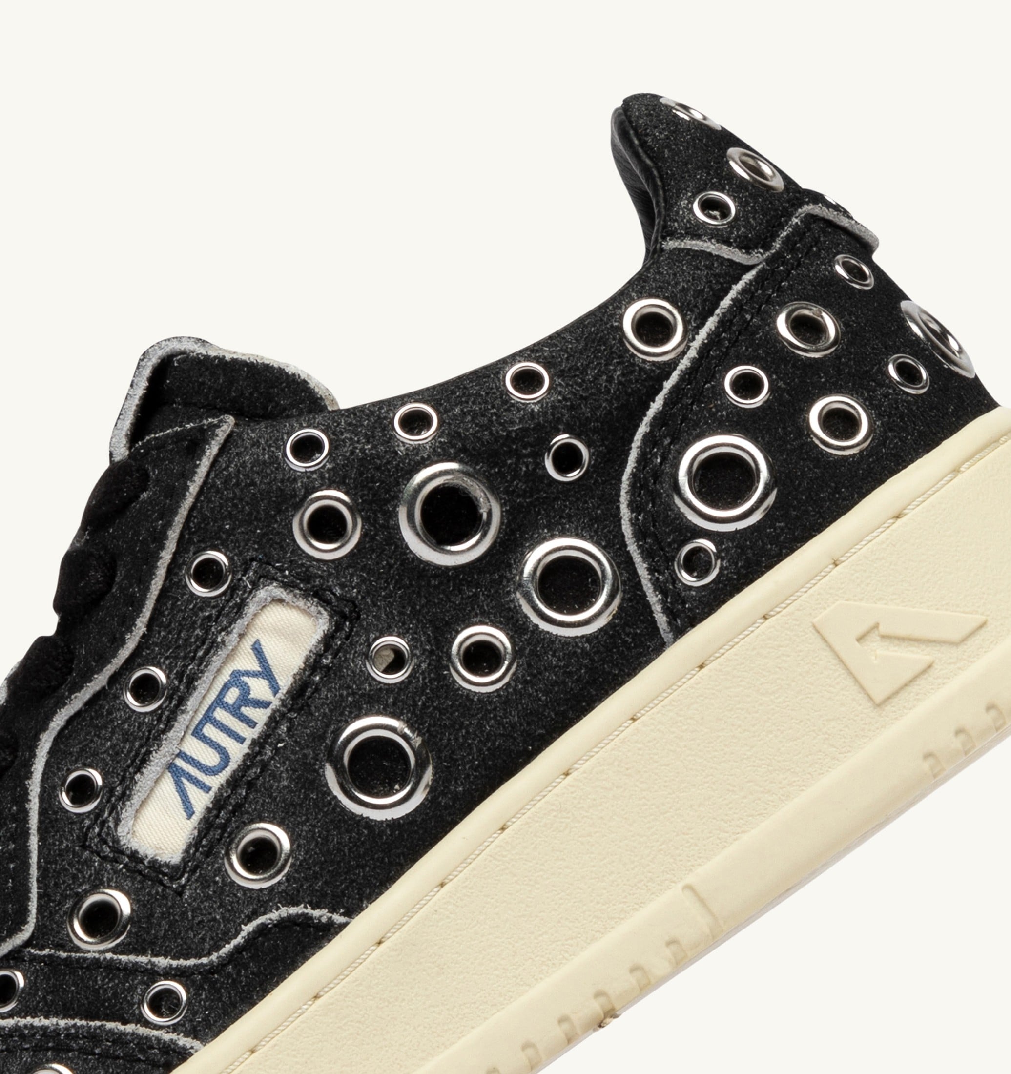 SNEAKERS MEDALIST LOW IN SUEDE NERO CON BORCHIE