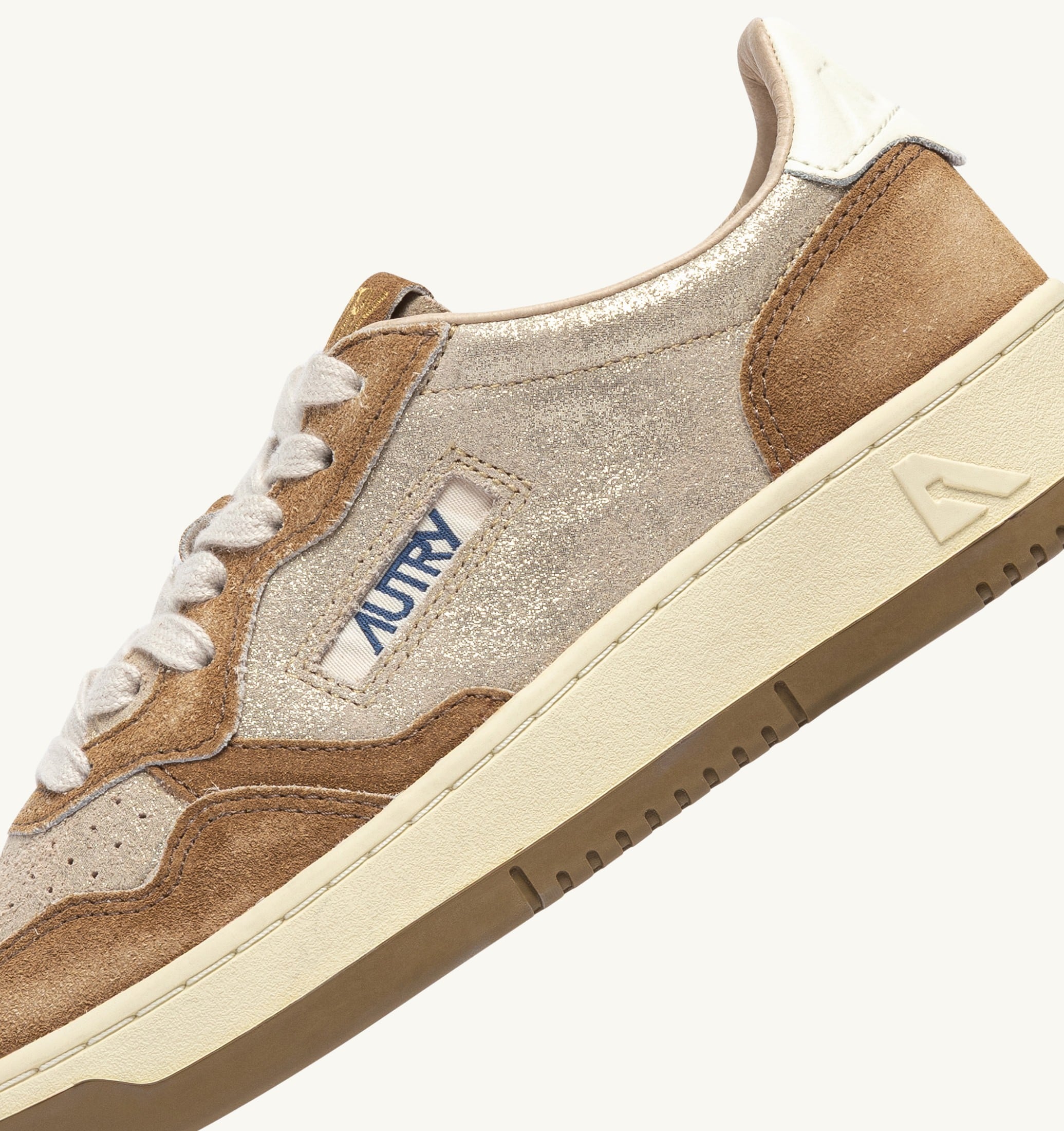 SNEAKERS MEDALIST LOW IN SUEDE PLATINO E BEIGE SUGAR