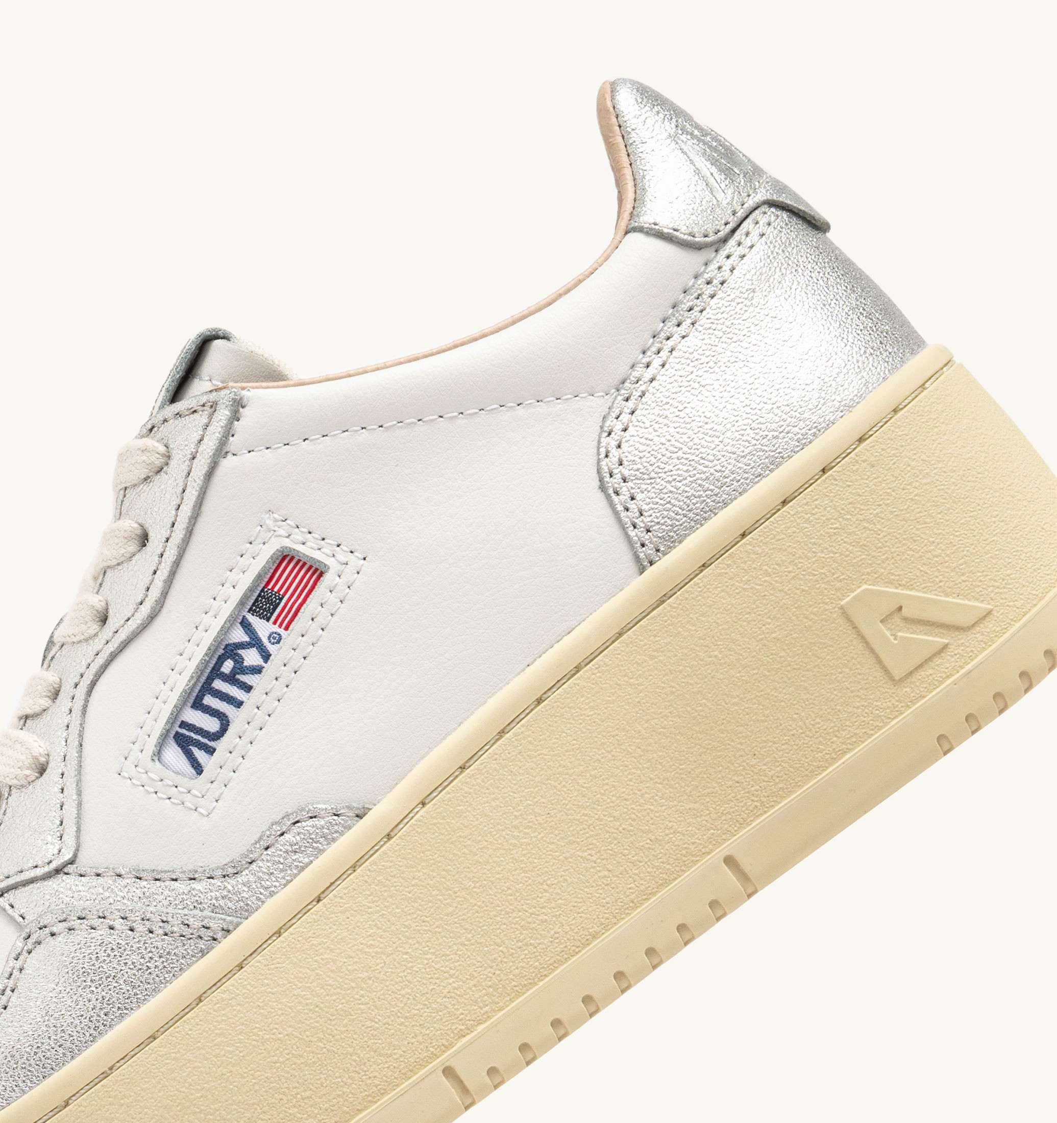 SNEAKERS MEDALIST PLATFORM IN PELLE BIANCA E METALLIZZATA ARGENTO