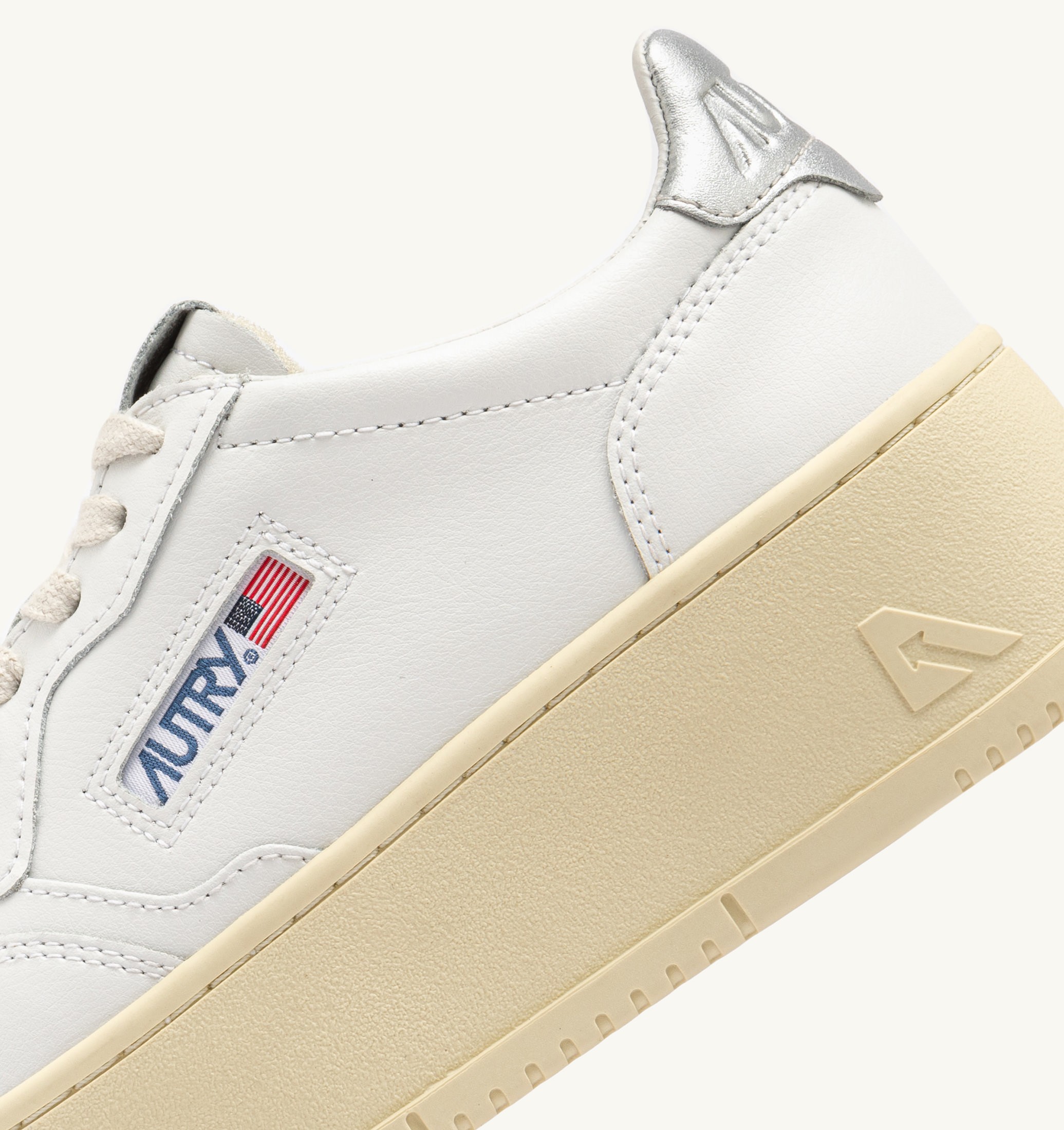 SNEAKERS MEDALIST PLATFORM IN PELLE BIANCA E METALLIZZATA ARGENTO