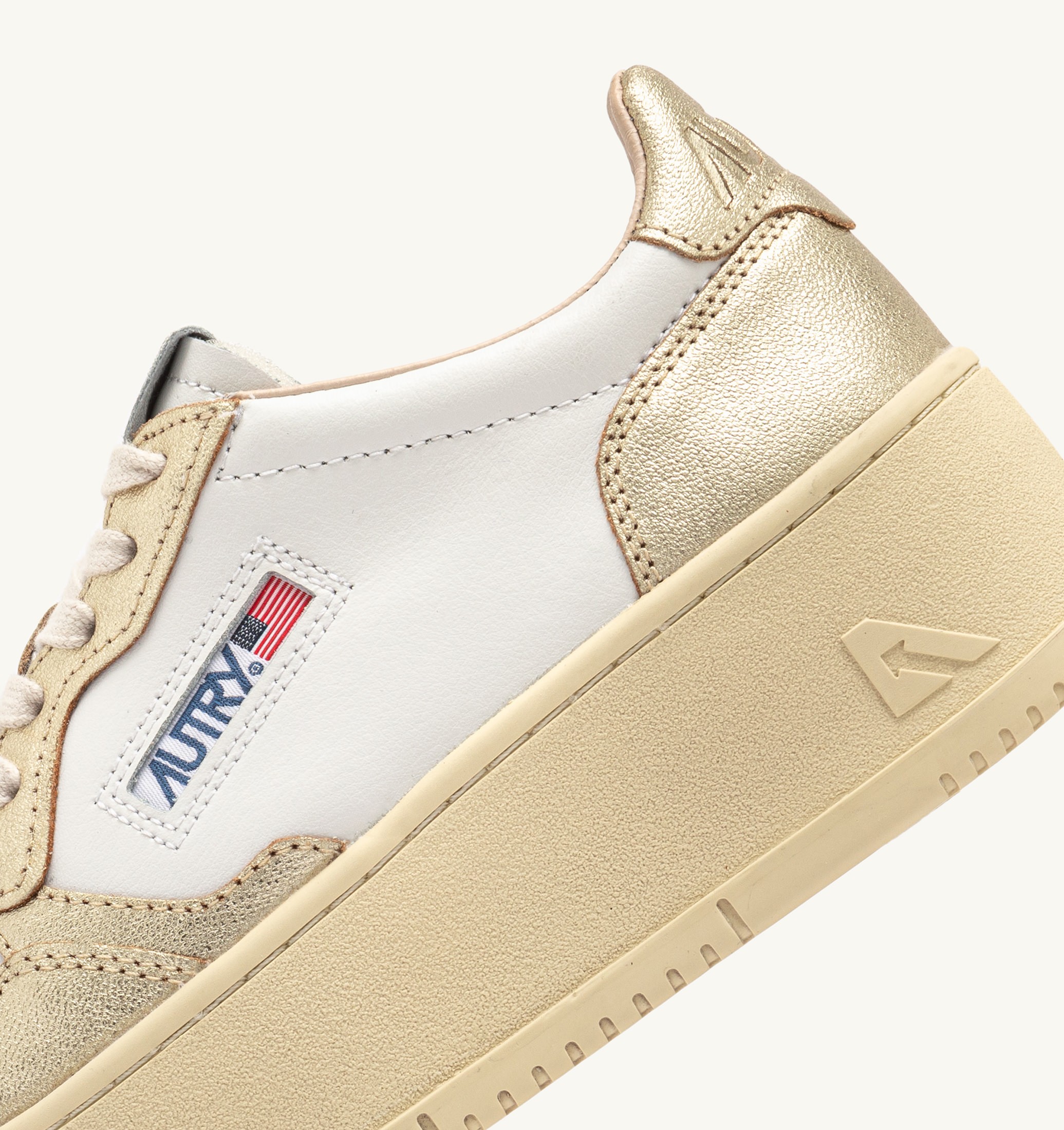 SNEAKERS MEDALIST PLATFORM IN PELLE BIANCA E METALLIZZATA PLATINO
