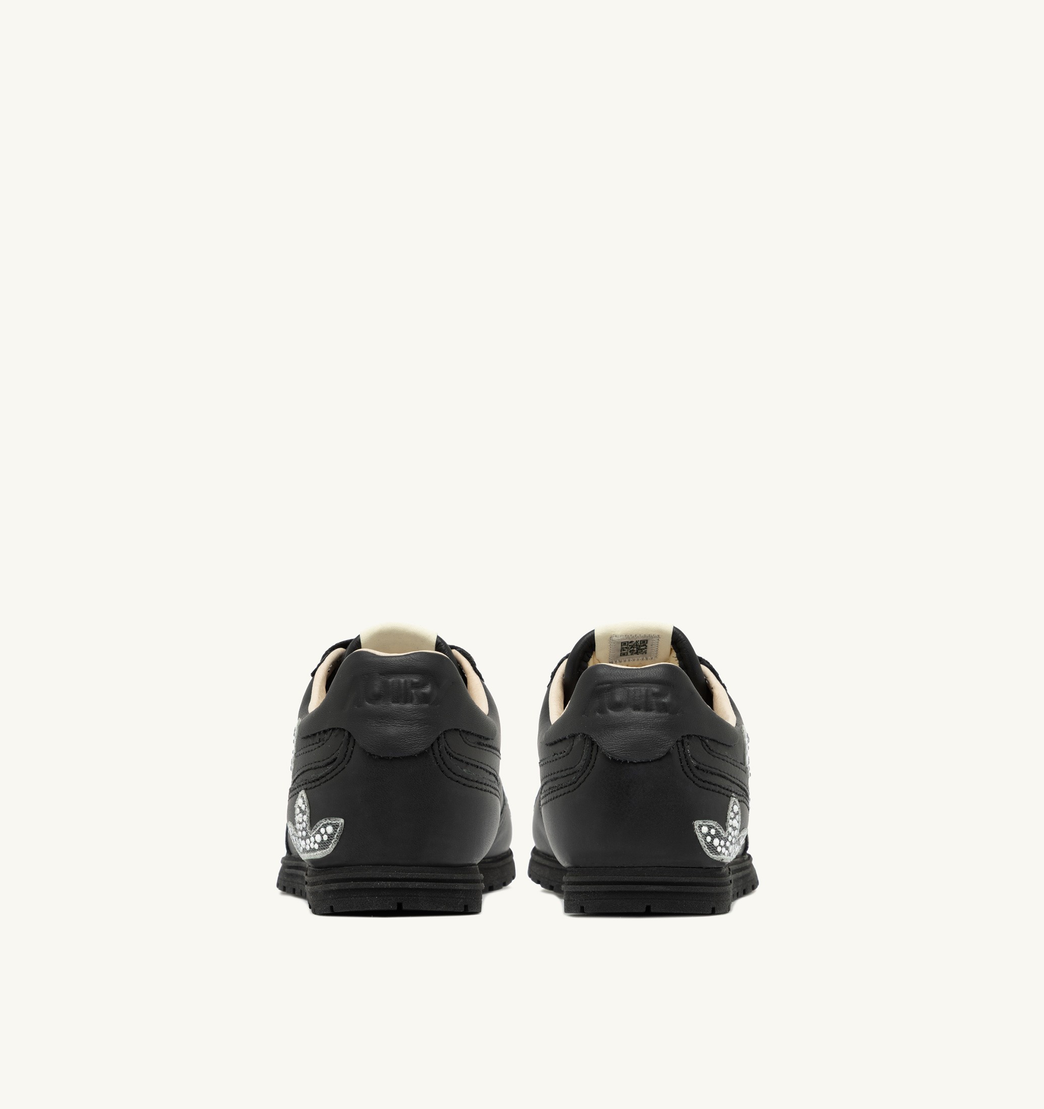 SNEAKERS WINDSPIN IN PELLE NERA CON APPLICAZIONI