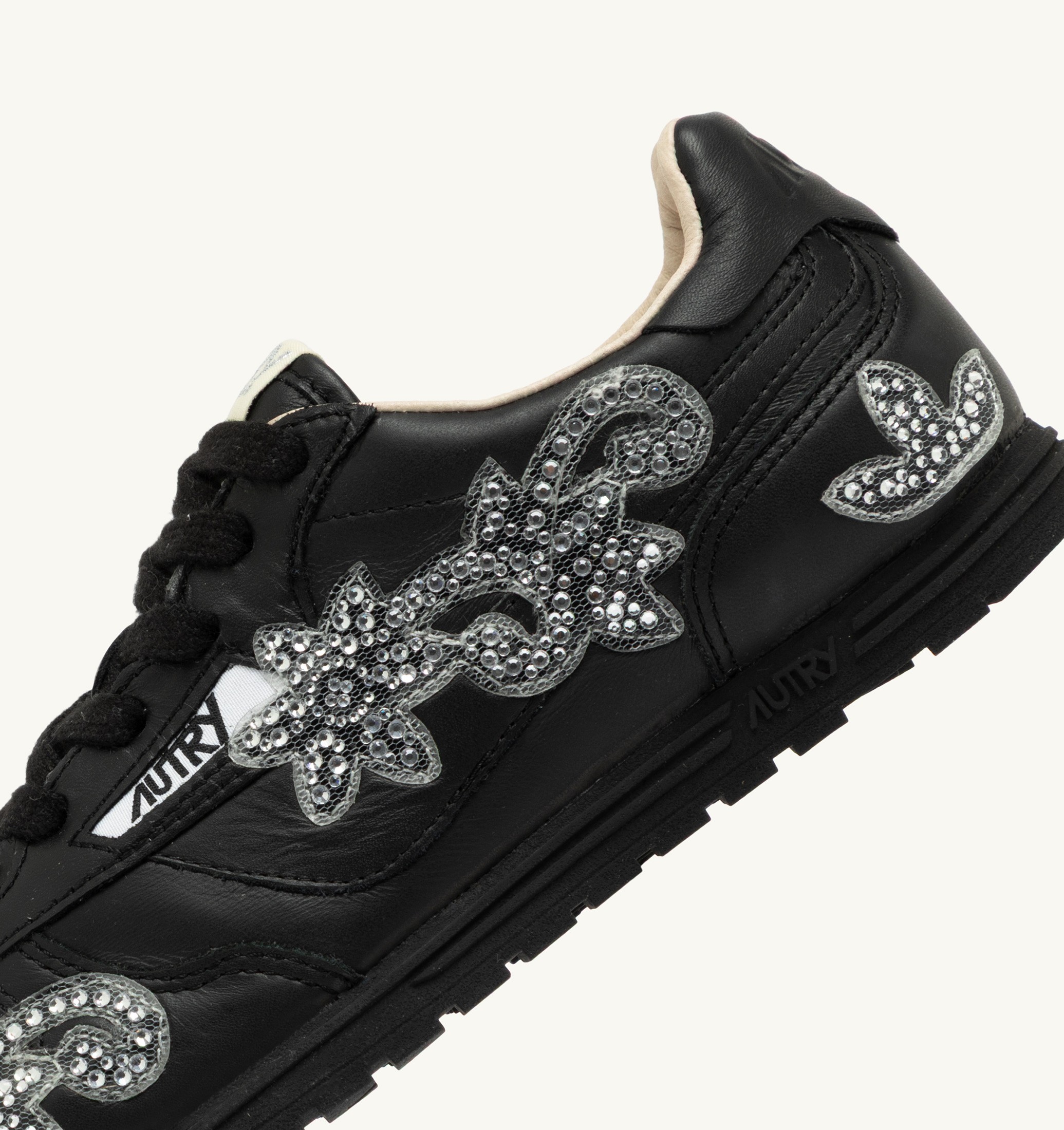 SNEAKERS WINDSPIN IN PELLE NERA CON APPLICAZIONI