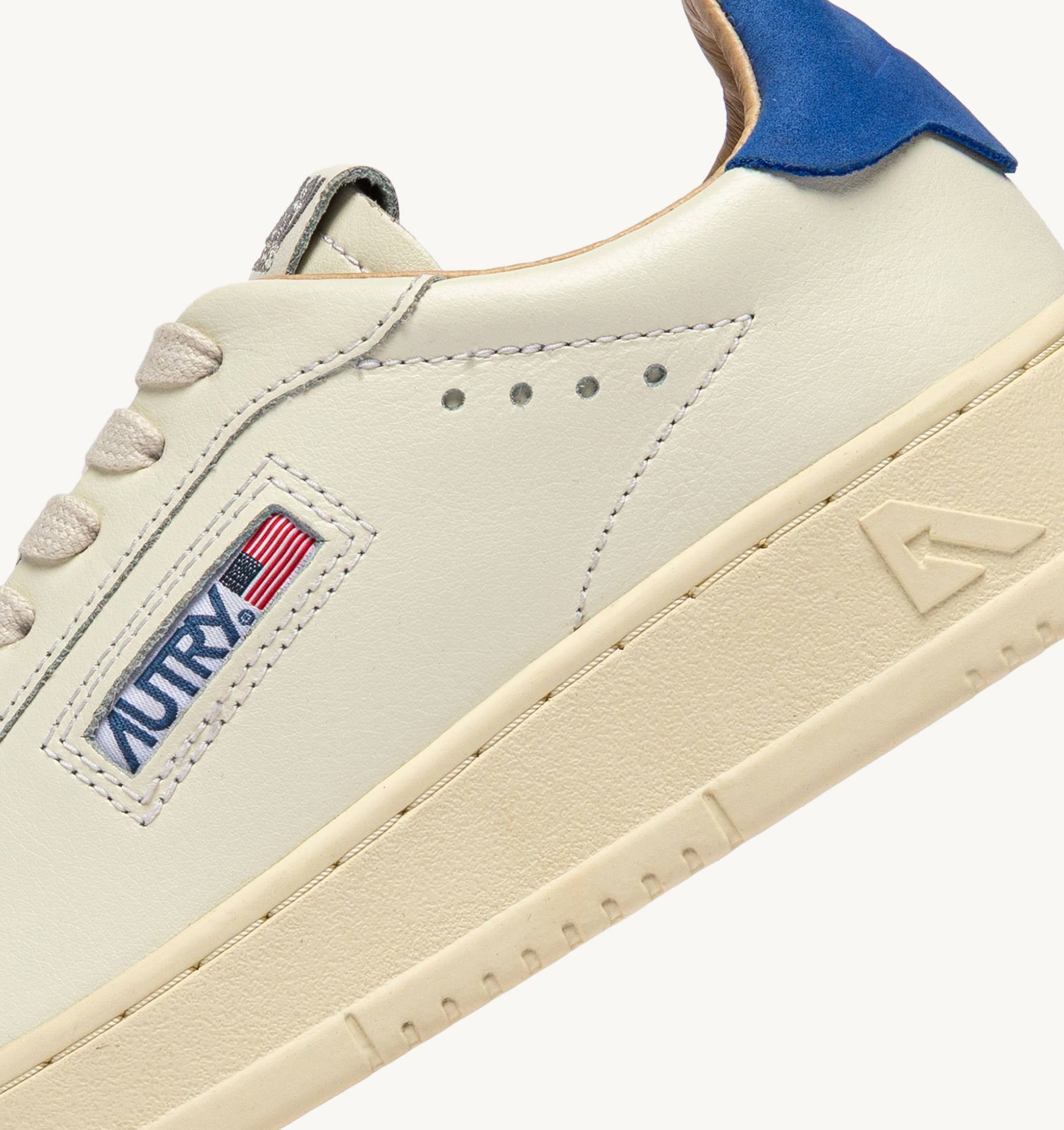 SNEAKERS DALLAS LOW IN PELLE MARSHMALLOW E LAPIS BLUE