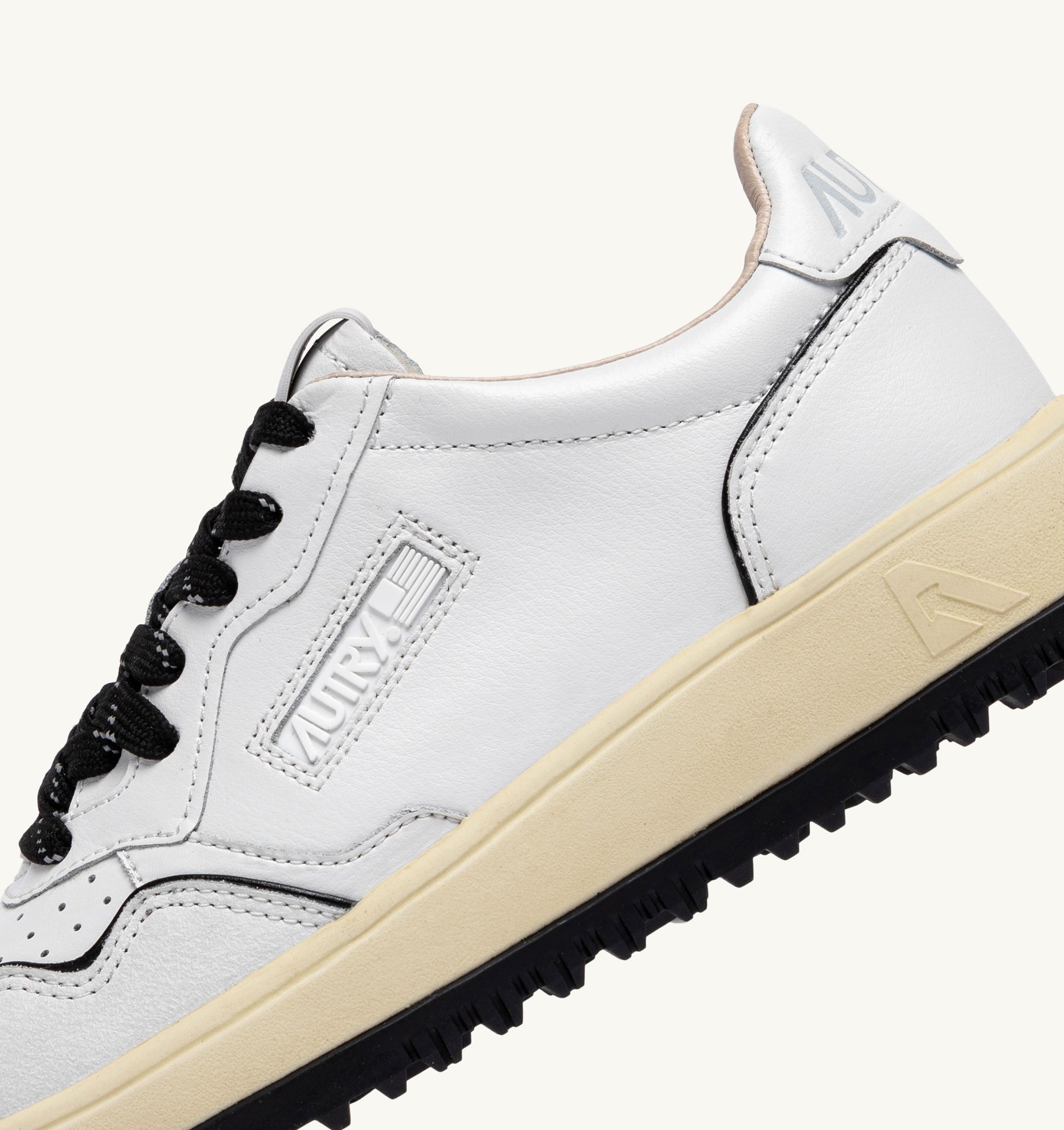 SNEAKERS GOLF LOW IN PELLE COLORE BIANCO E NERO