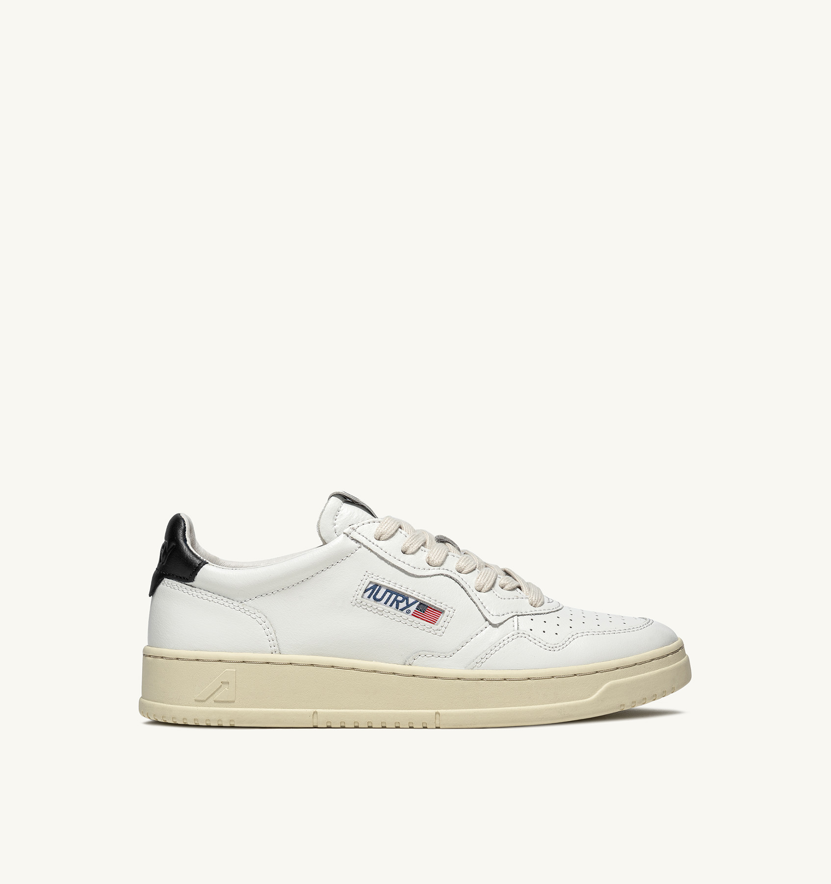 SNEAKERS MEDALIST LOW IN PELLE BIANCA E NERA