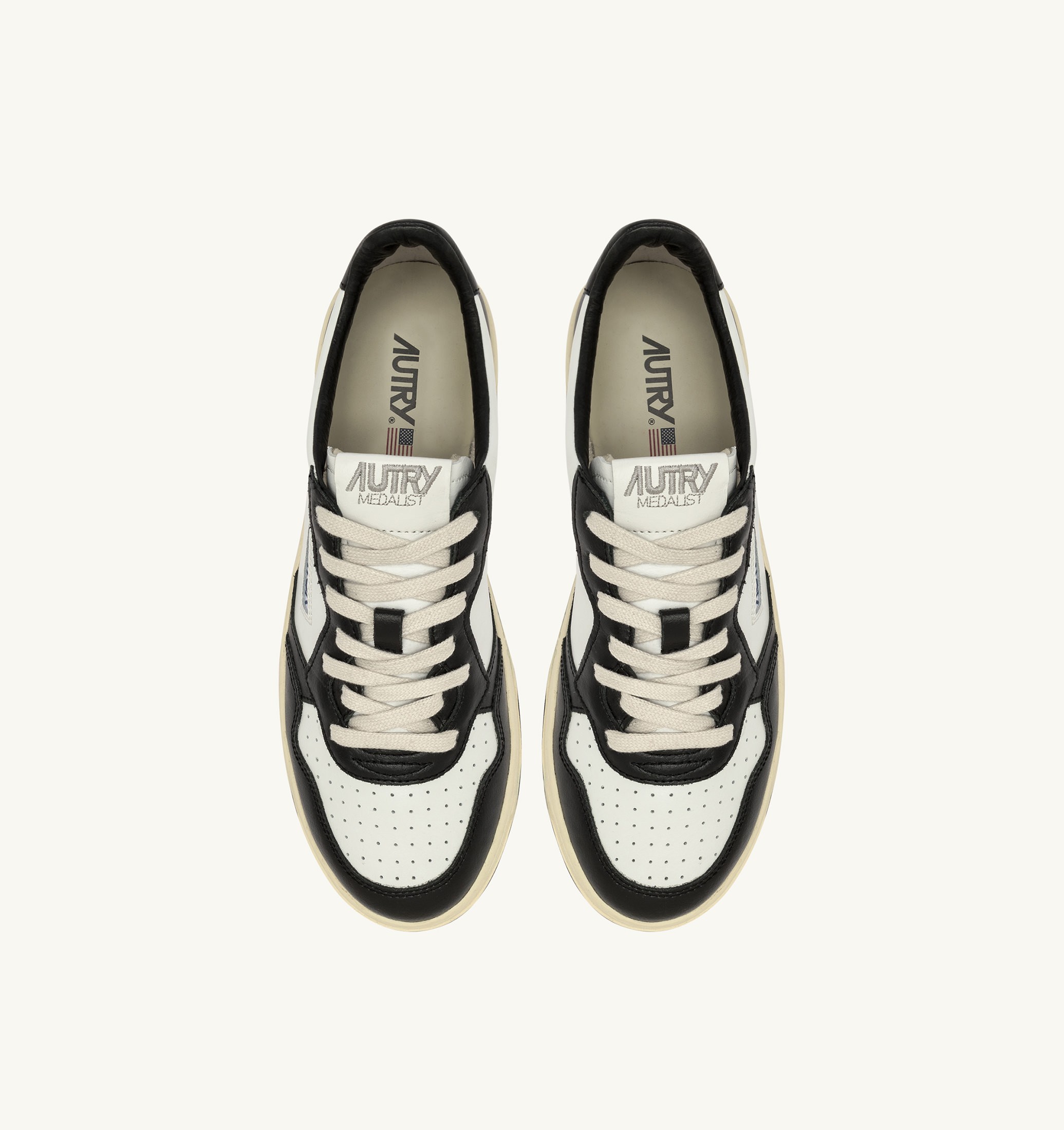 SNEAKERS MEDALIST LOW IN PELLE BIANCA E NERA CON LETTERING