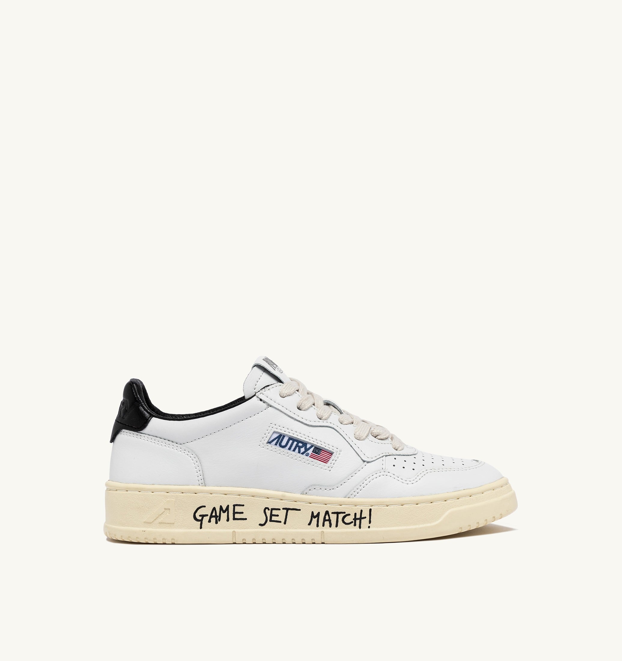 SNEAKERS MEDALIST LOW IN PELLE BIANCA E NERA CON LETTERING