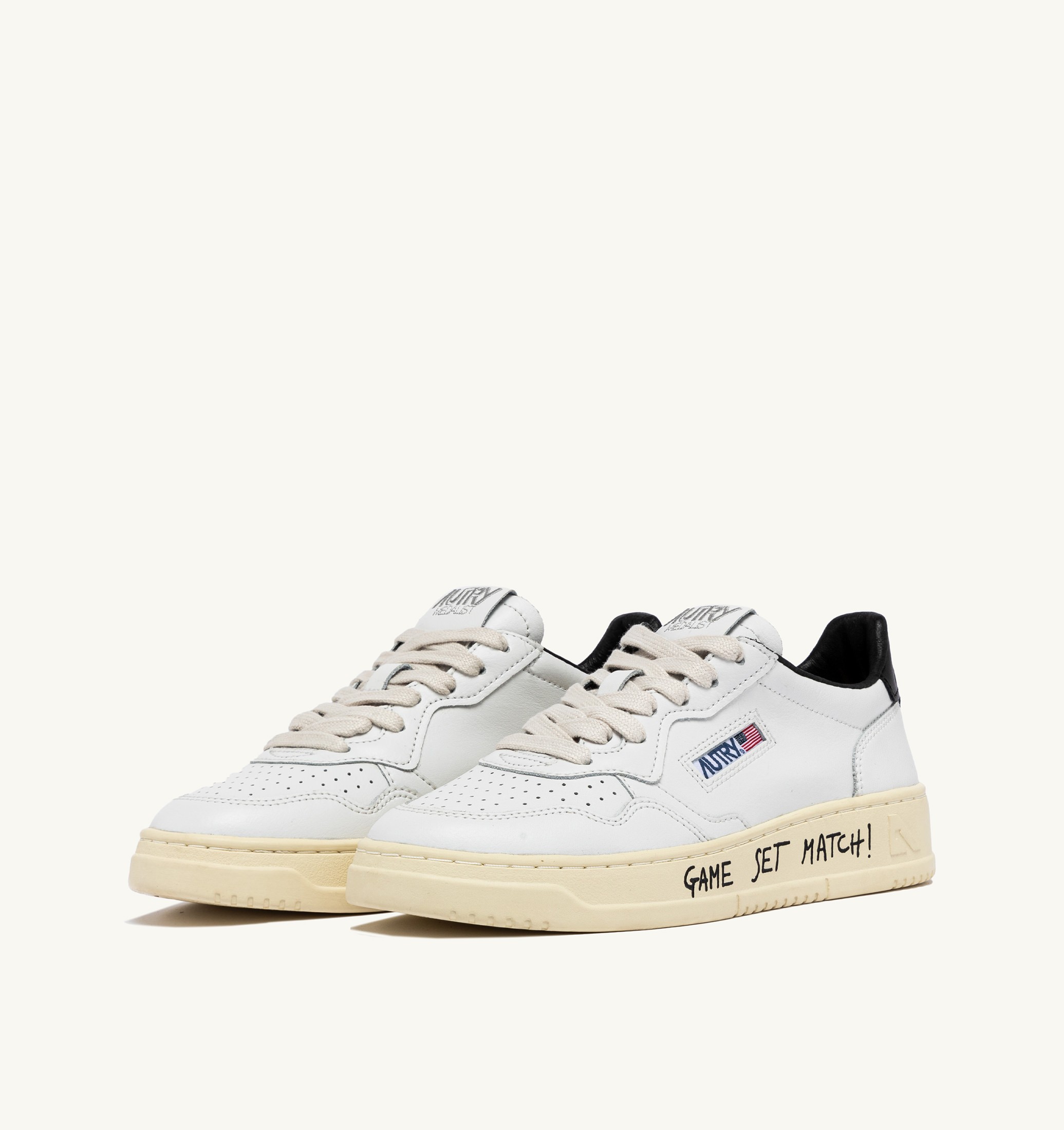 SNEAKERS MEDALIST LOW IN PELLE BIANCA E NERA CON LETTERING
