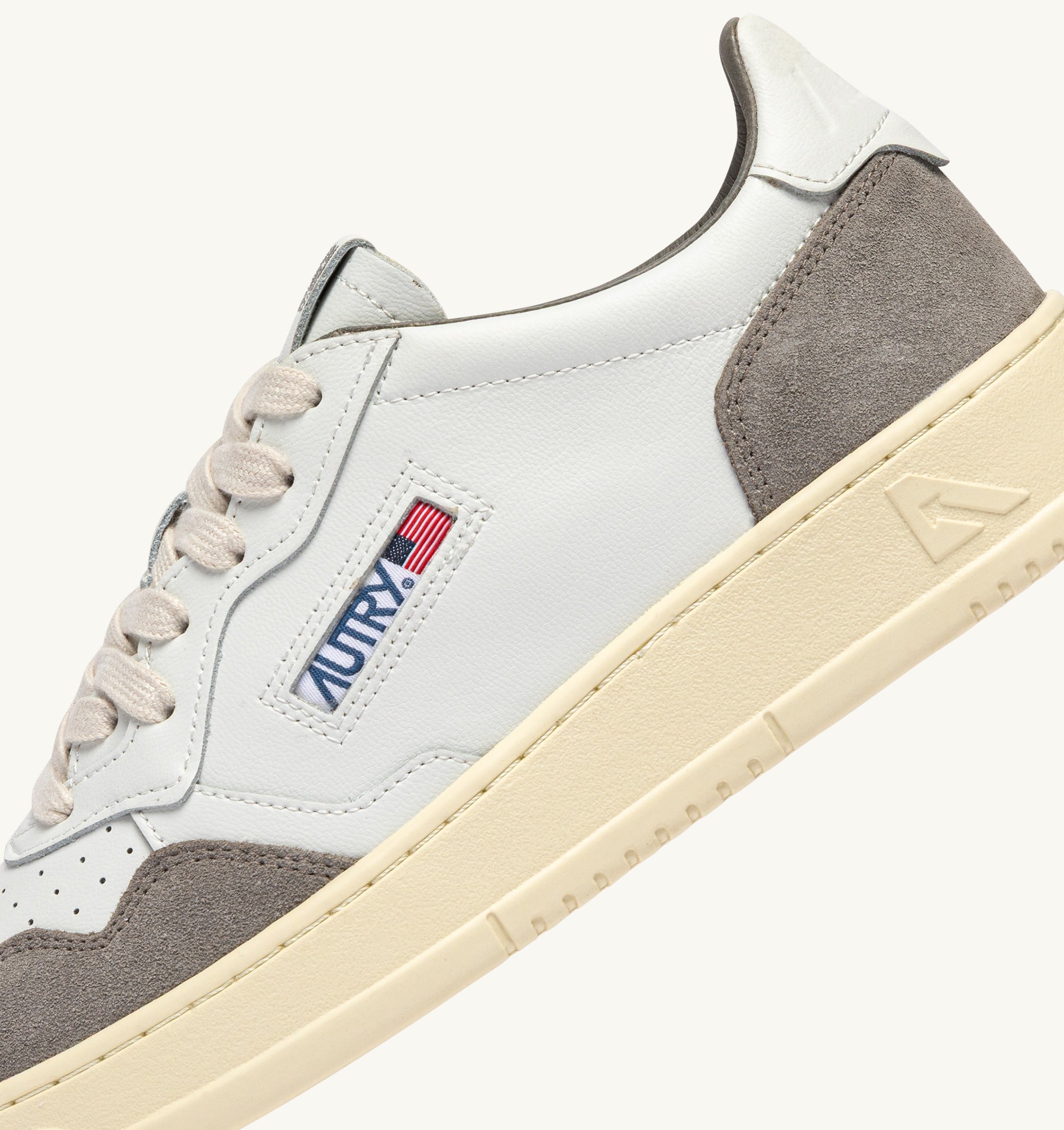 SNEAKERS MEDALIST LOW IN PELLE BIANCA E SUEDE CEMENTO