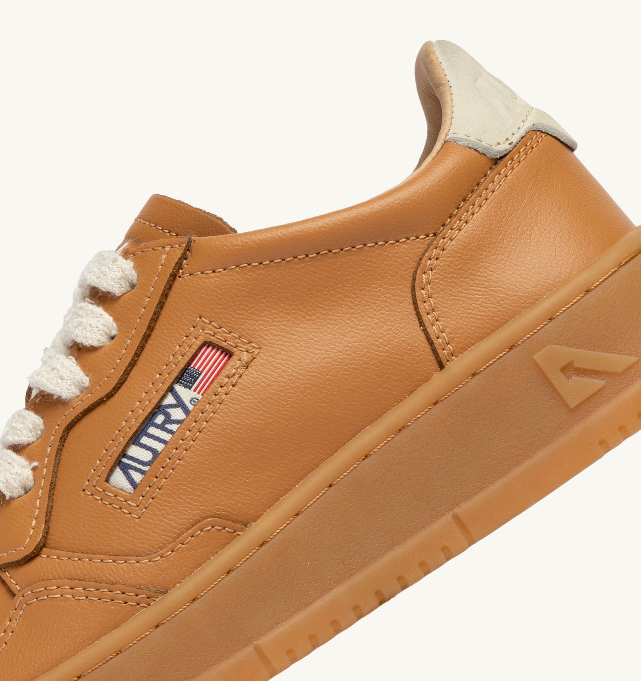 SNEAKERS MEDALIST LOW IN PELLE COGNAC E MARSHMALLOW