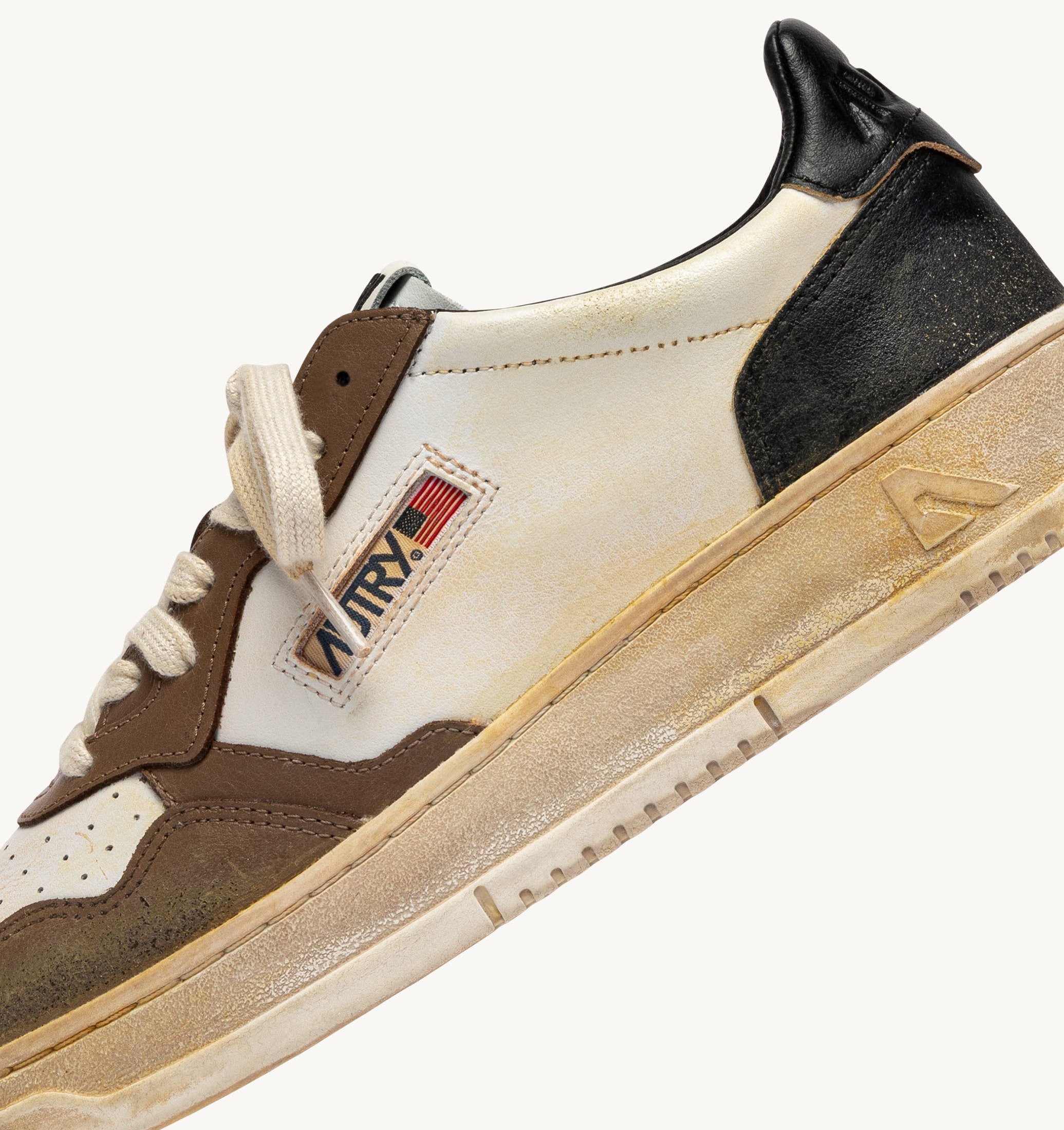 SNEAKERS MEDALIST LOW SUPER VINTAGE IN PELLE BIANCA NERA E MALT MALL